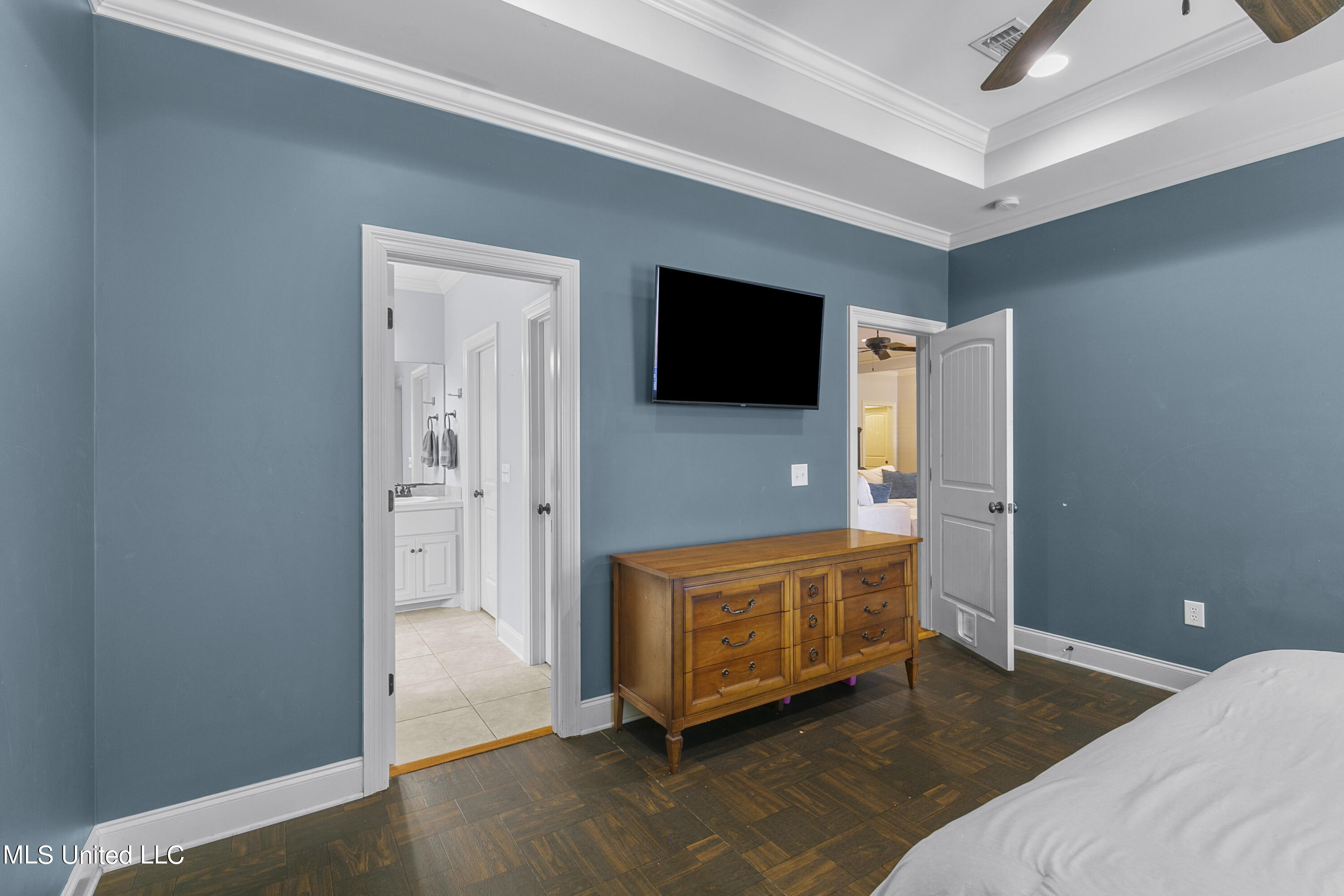 309 Gladeview Place