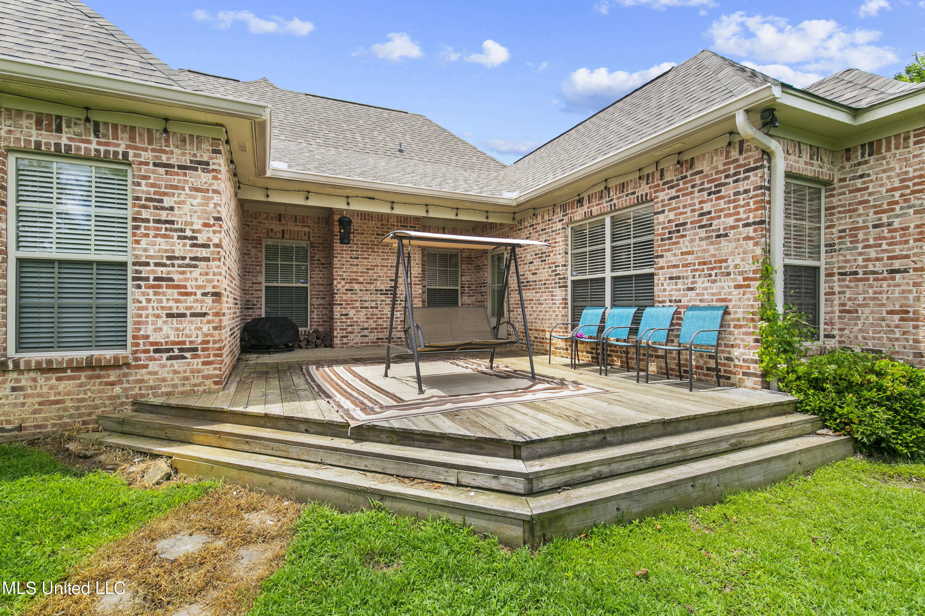 309 Gladeview Place