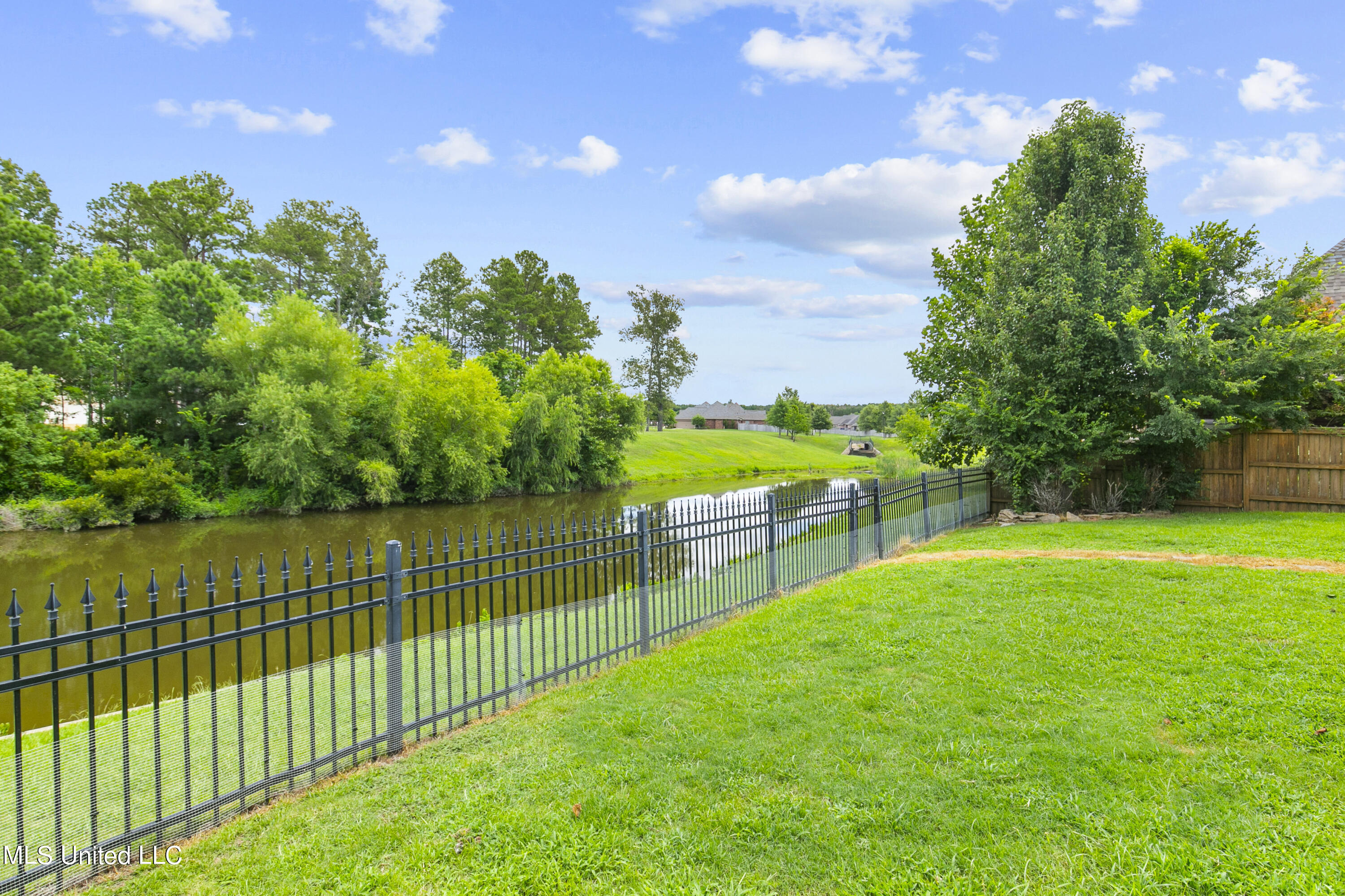 309 Gladeview Place
