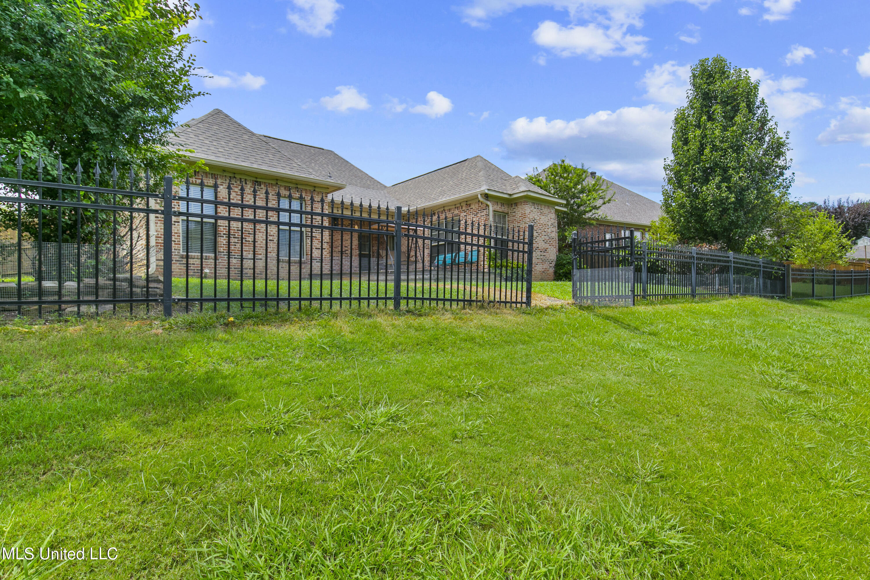 309 Gladeview Place