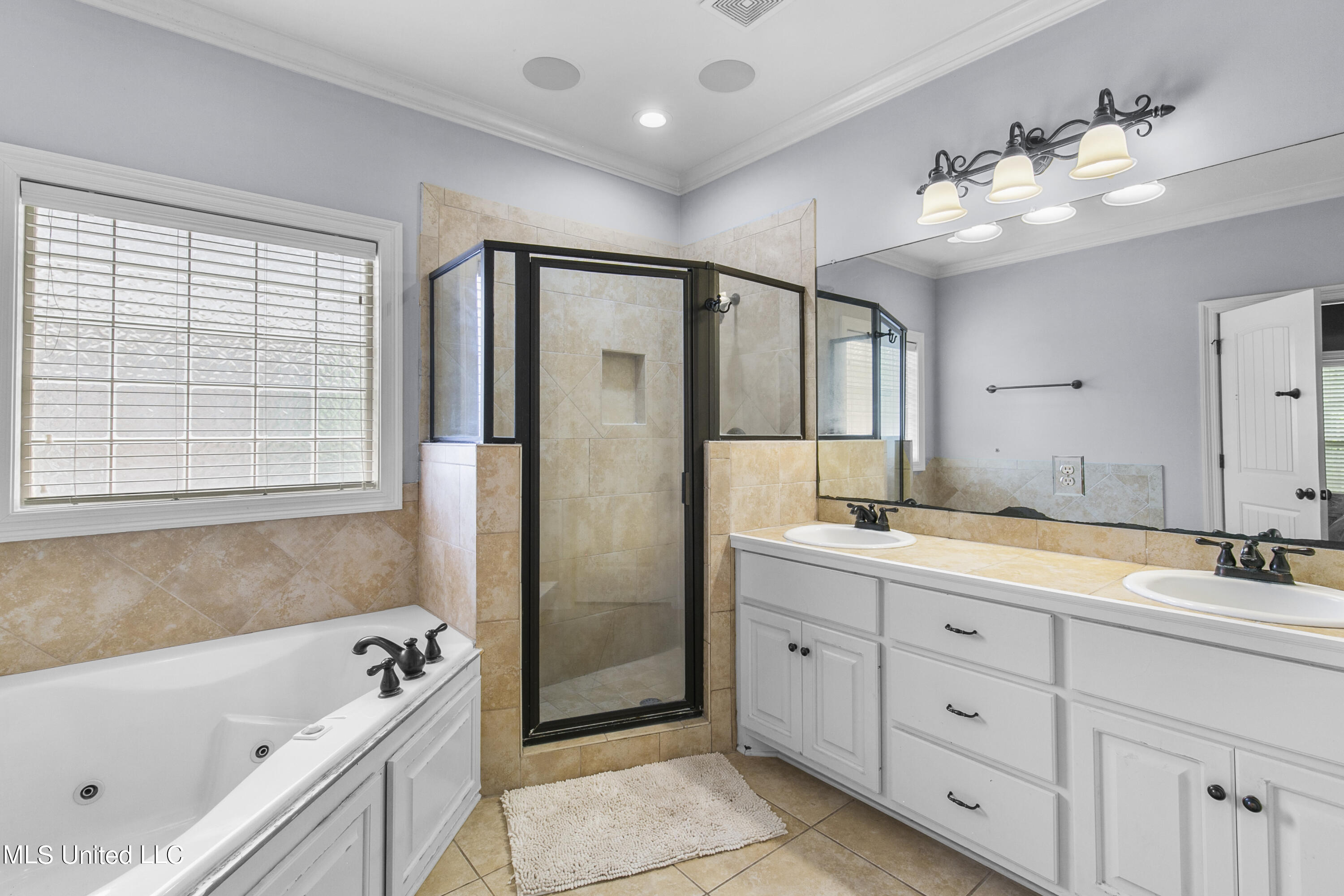 309 Gladeview Place