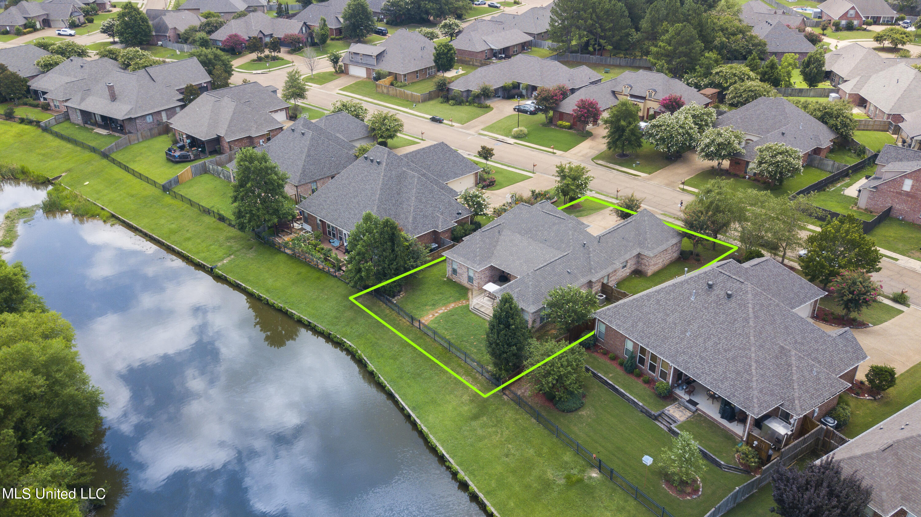 309 Gladeview Place