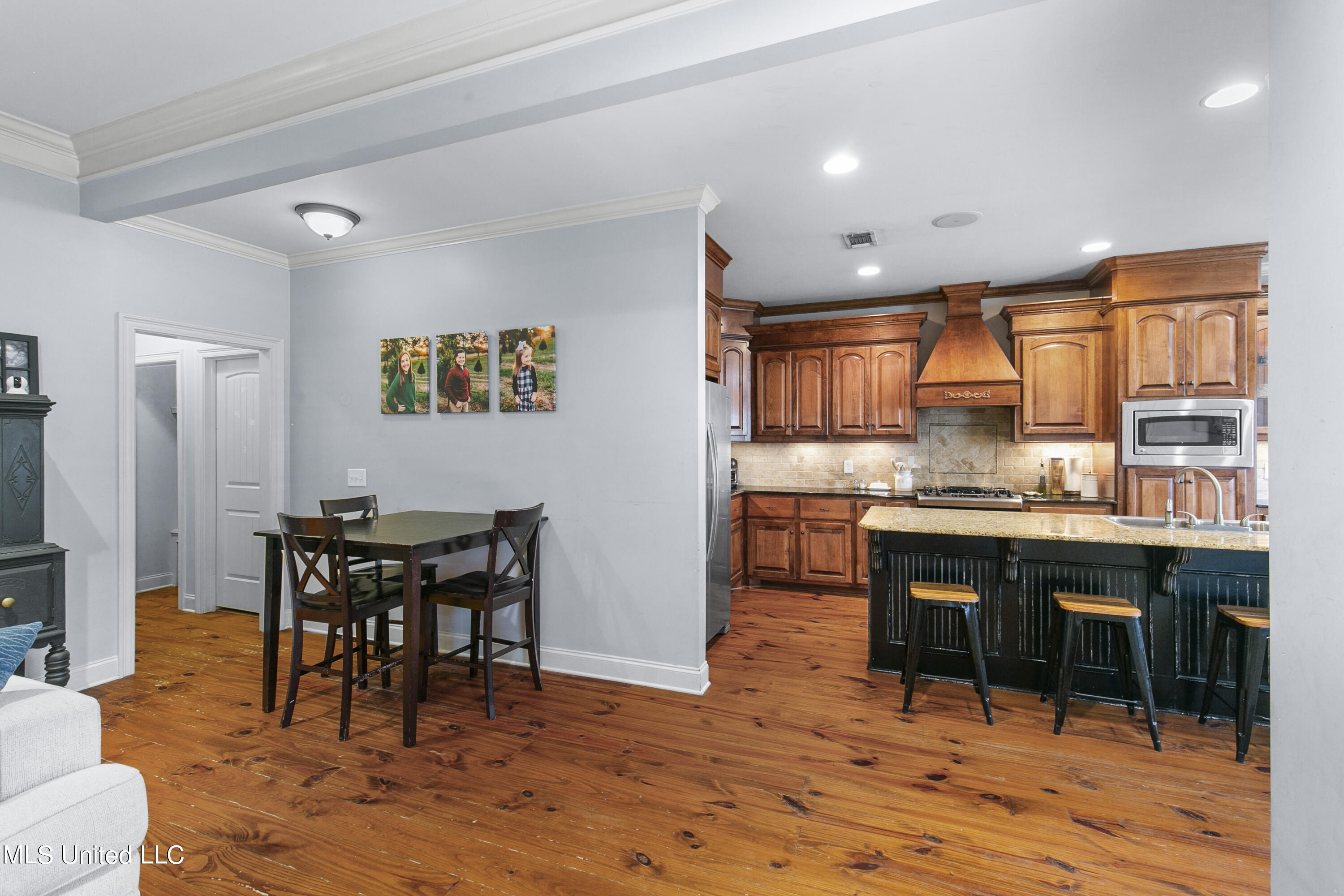 309 Gladeview Place