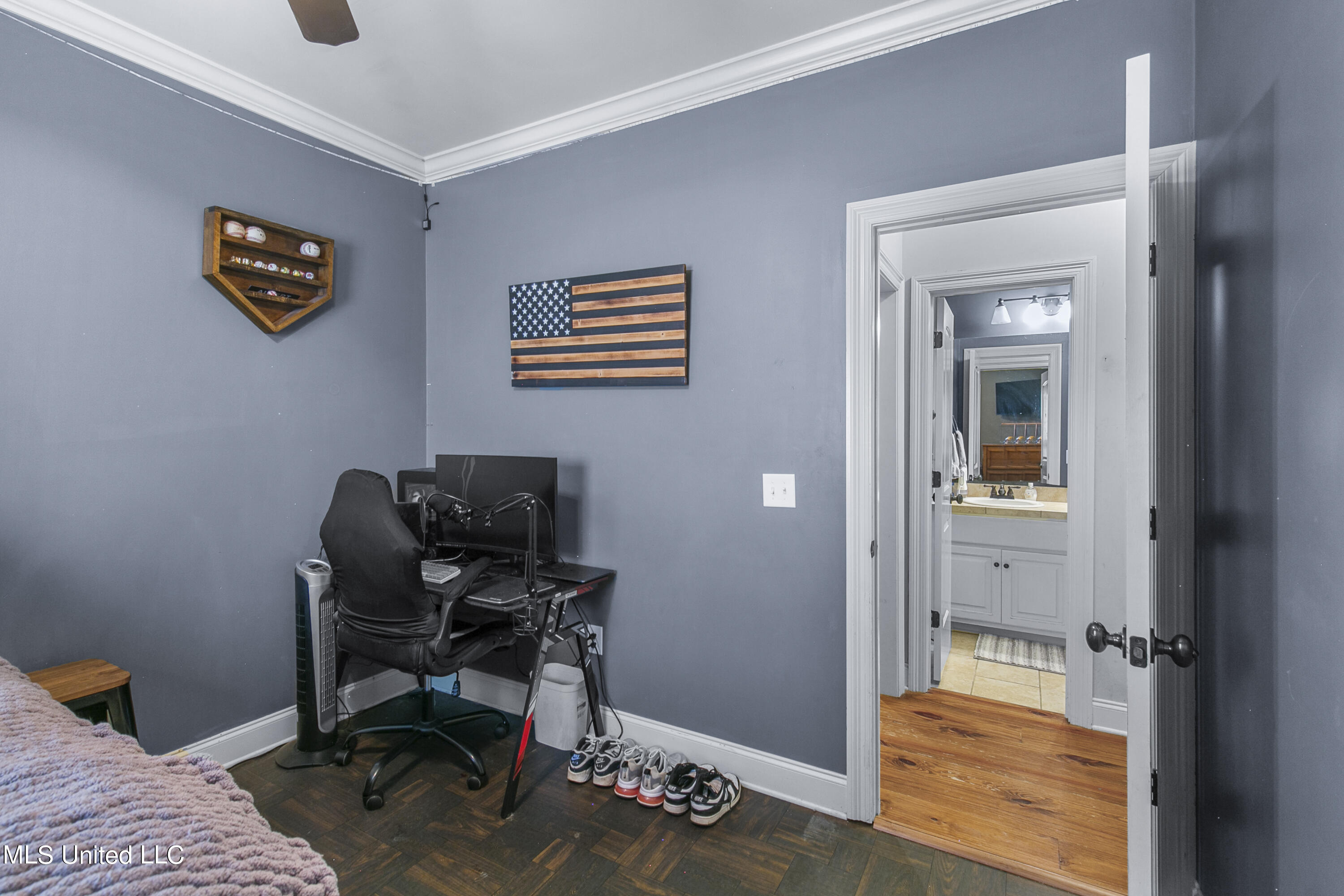 309 Gladeview Place