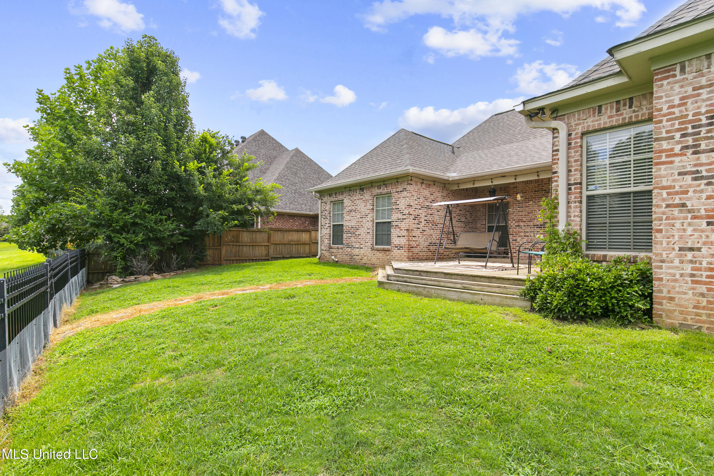309 Gladeview Place