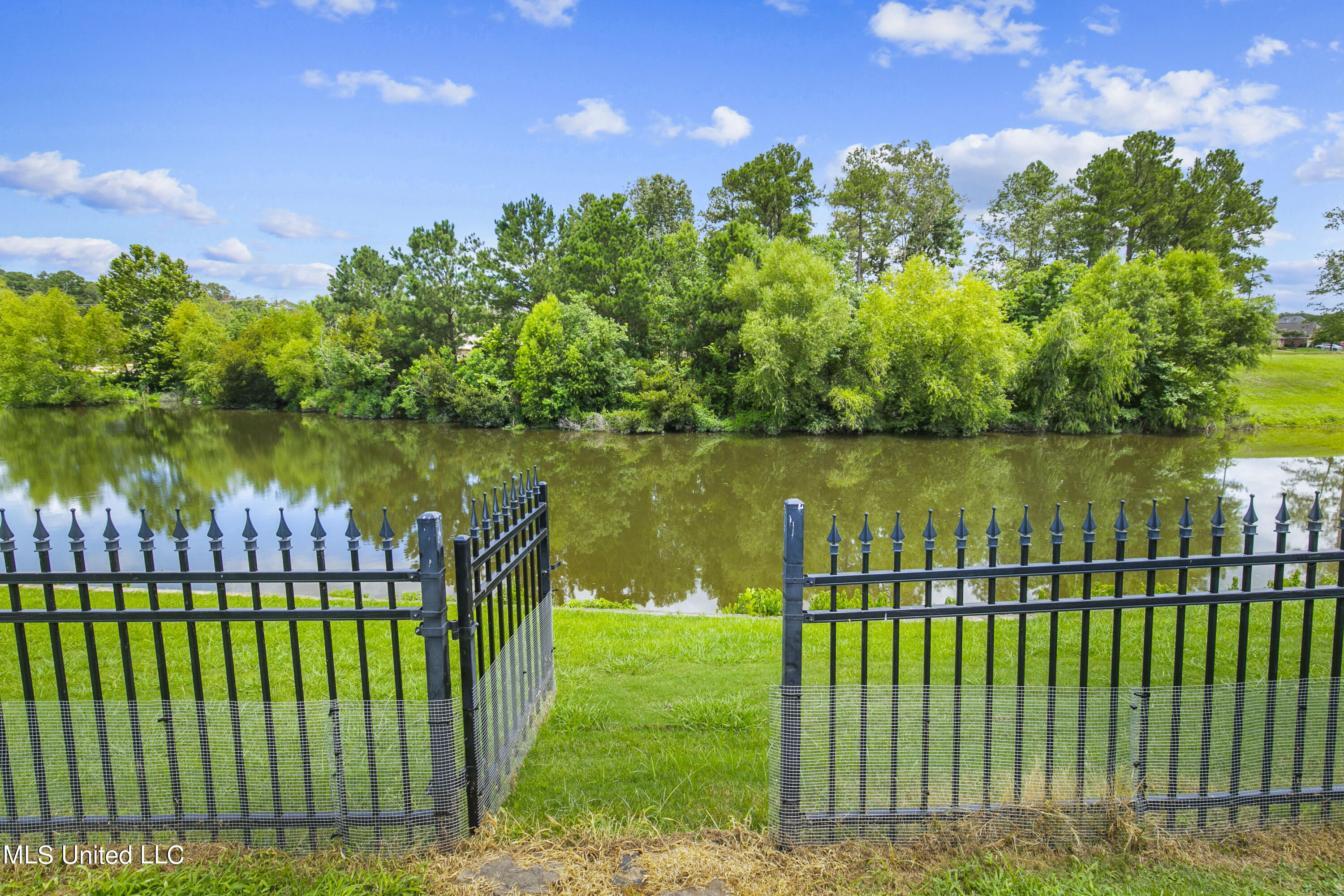 309 Gladeview Place