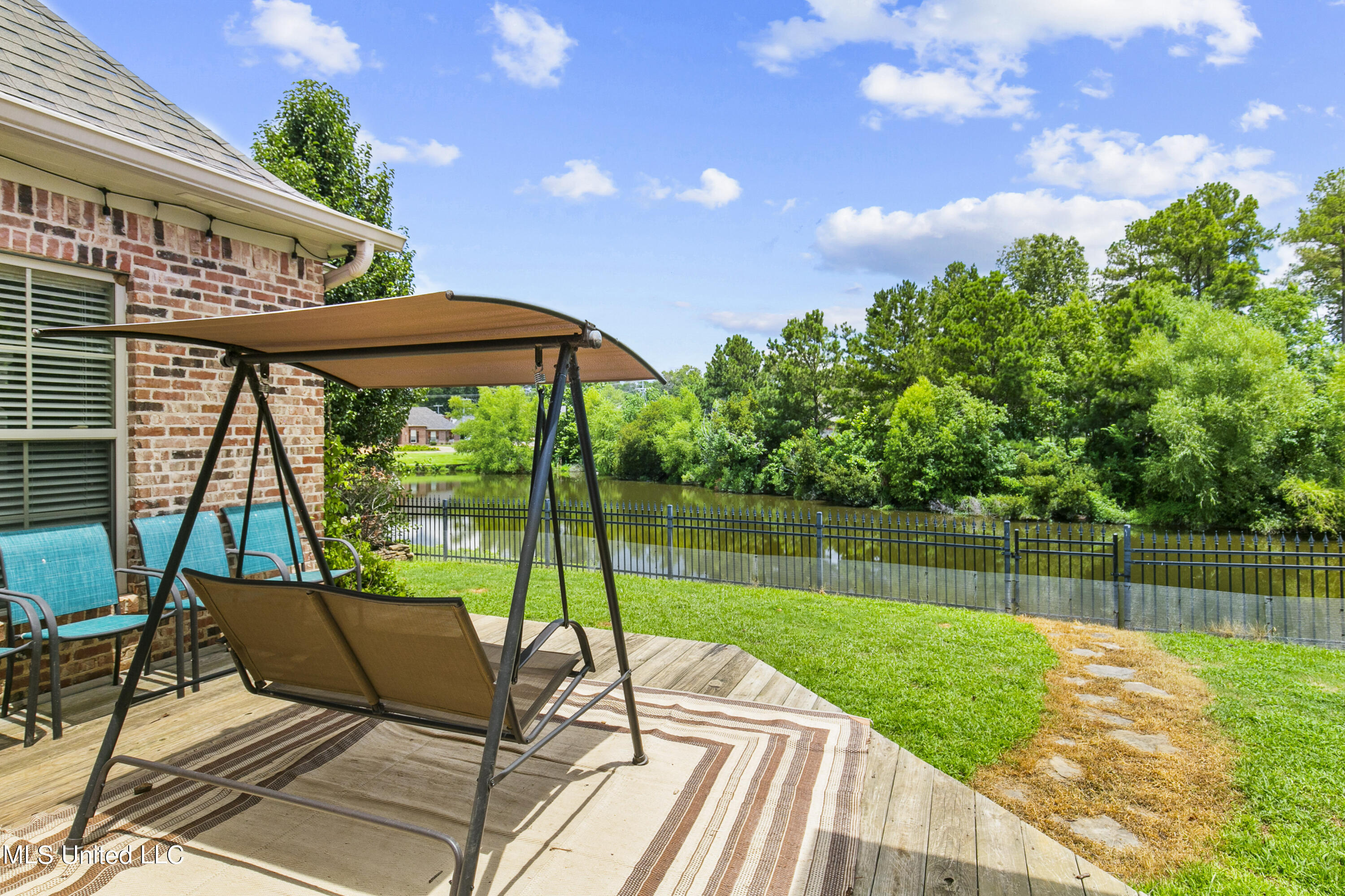 309 Gladeview Place