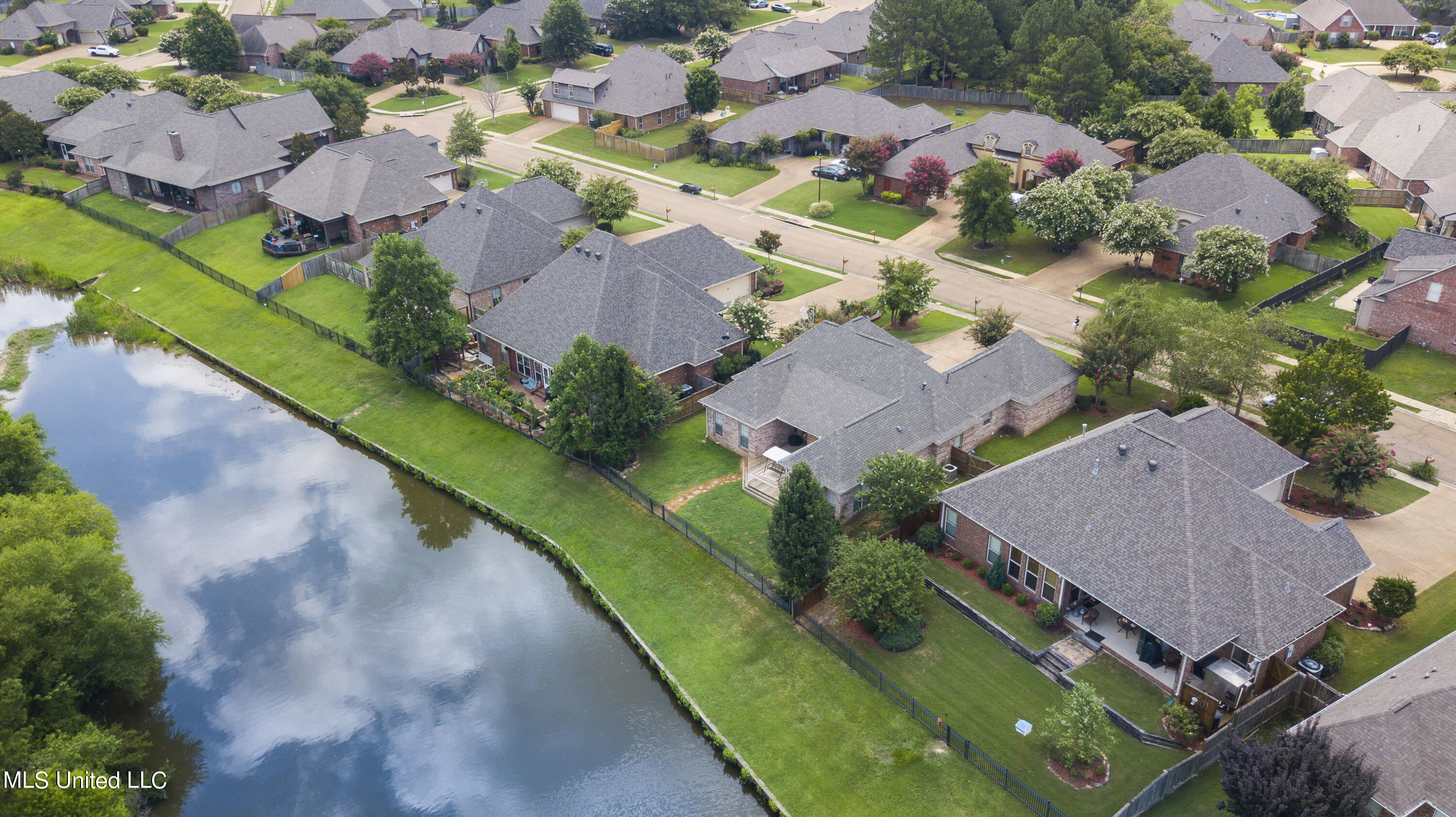 309 Gladeview Place