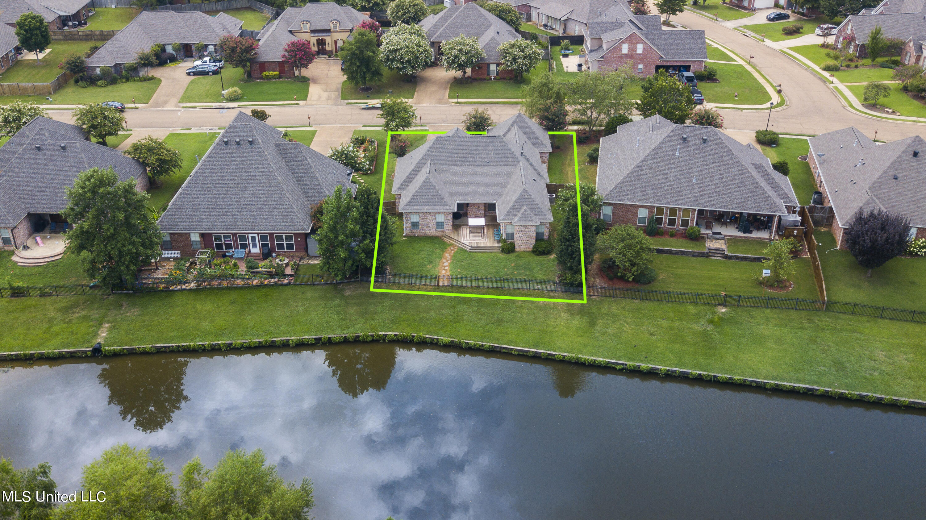 309 Gladeview Place