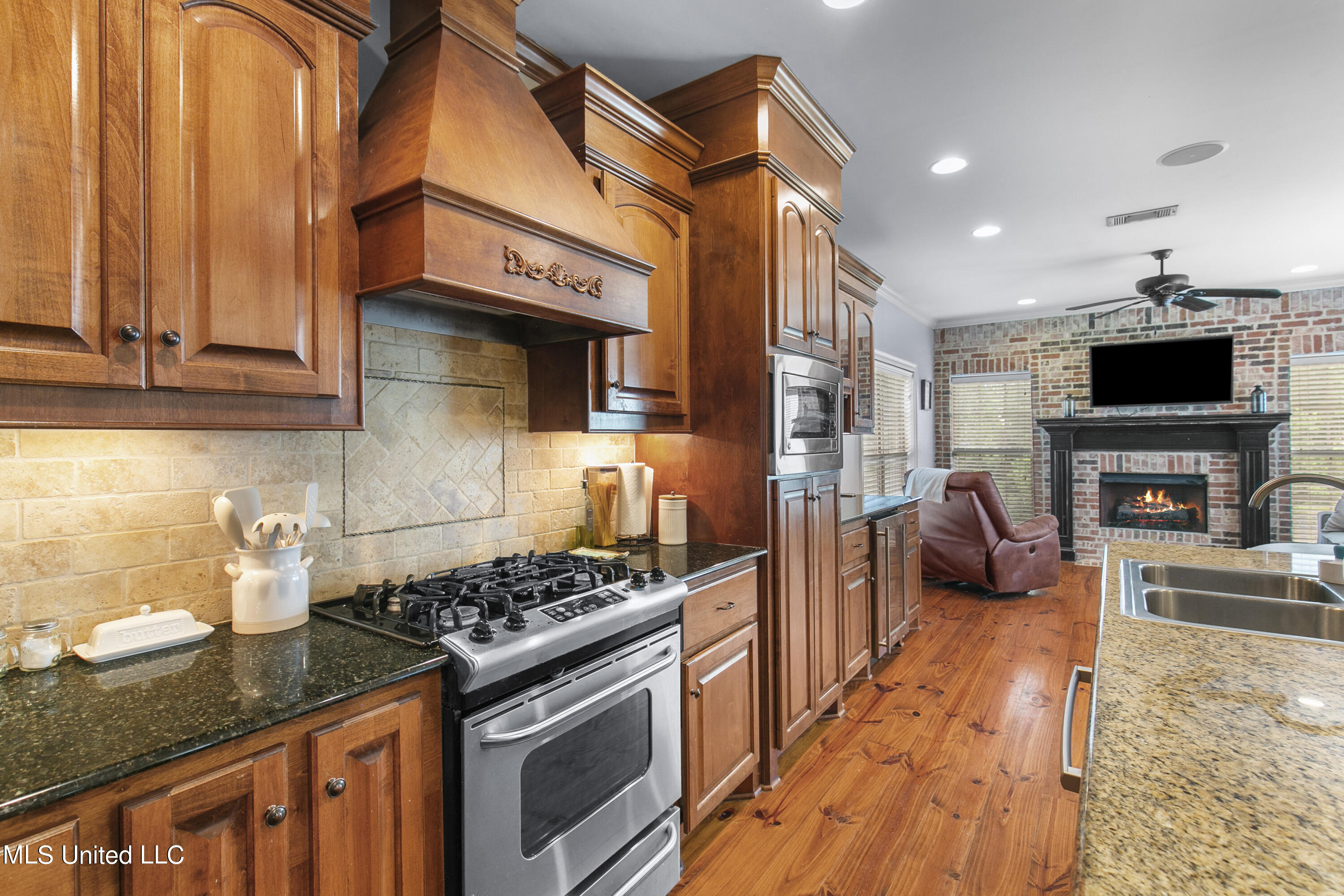 309 Gladeview Place