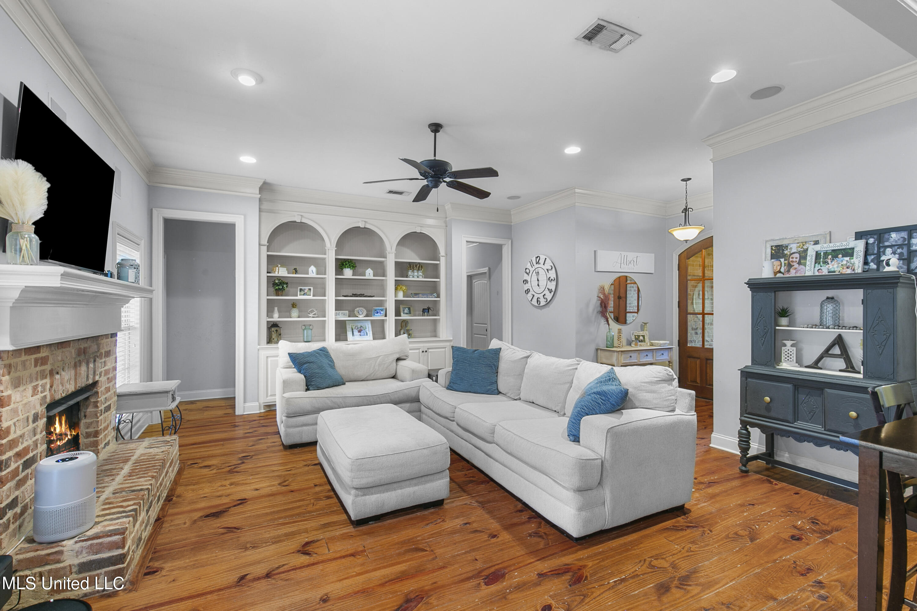 309 Gladeview Place