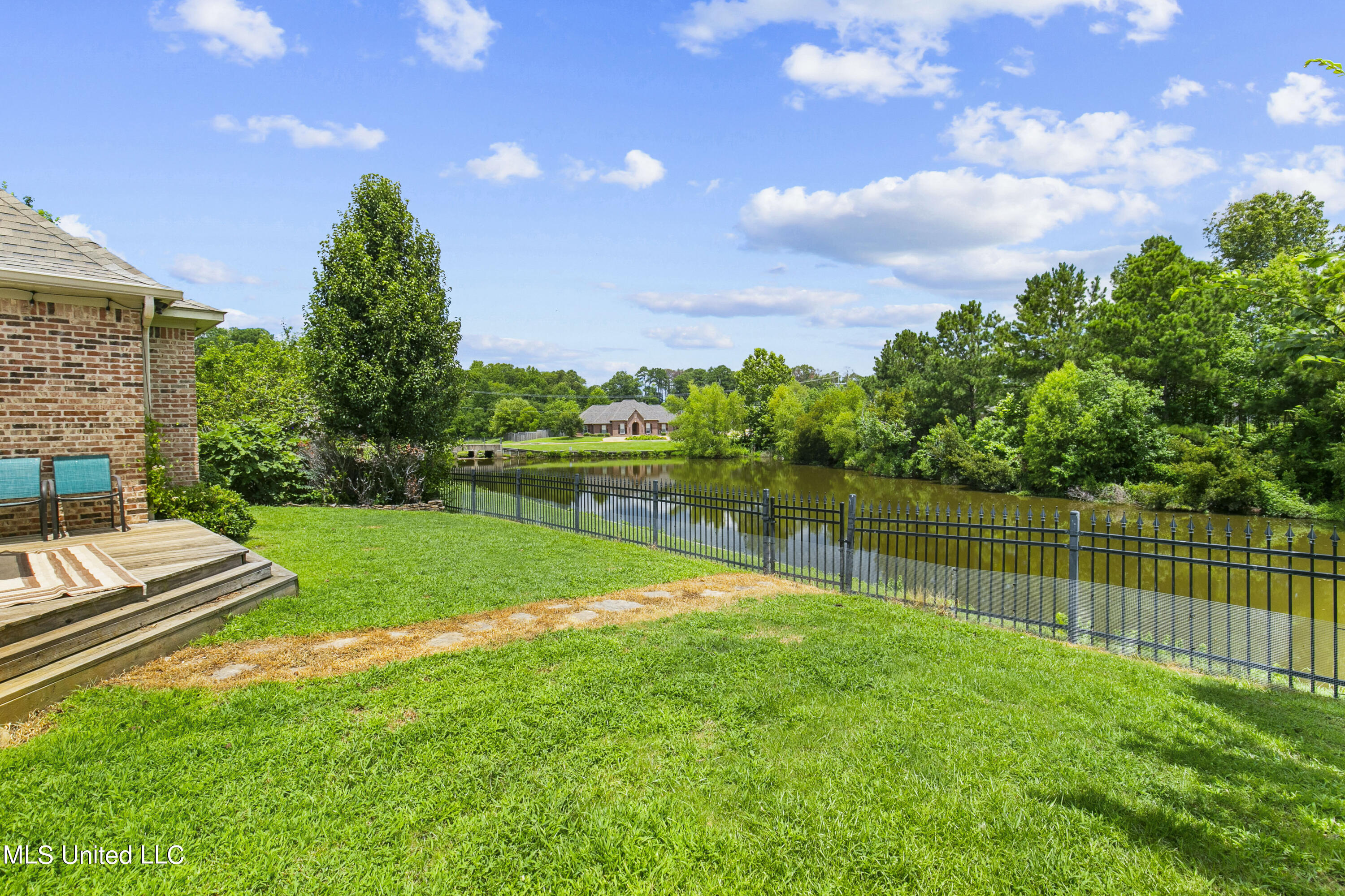 309 Gladeview Place