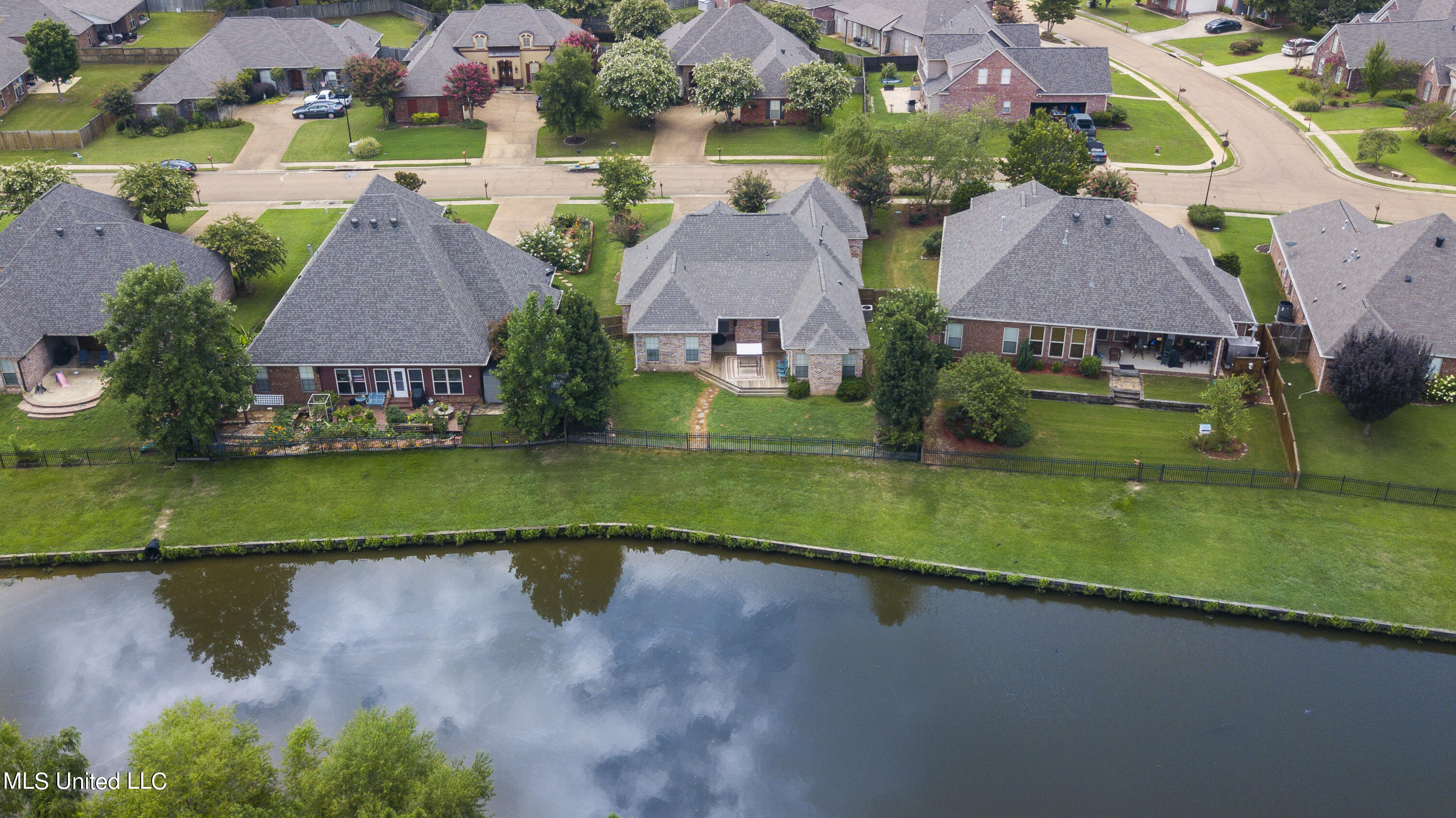 309 Gladeview Place