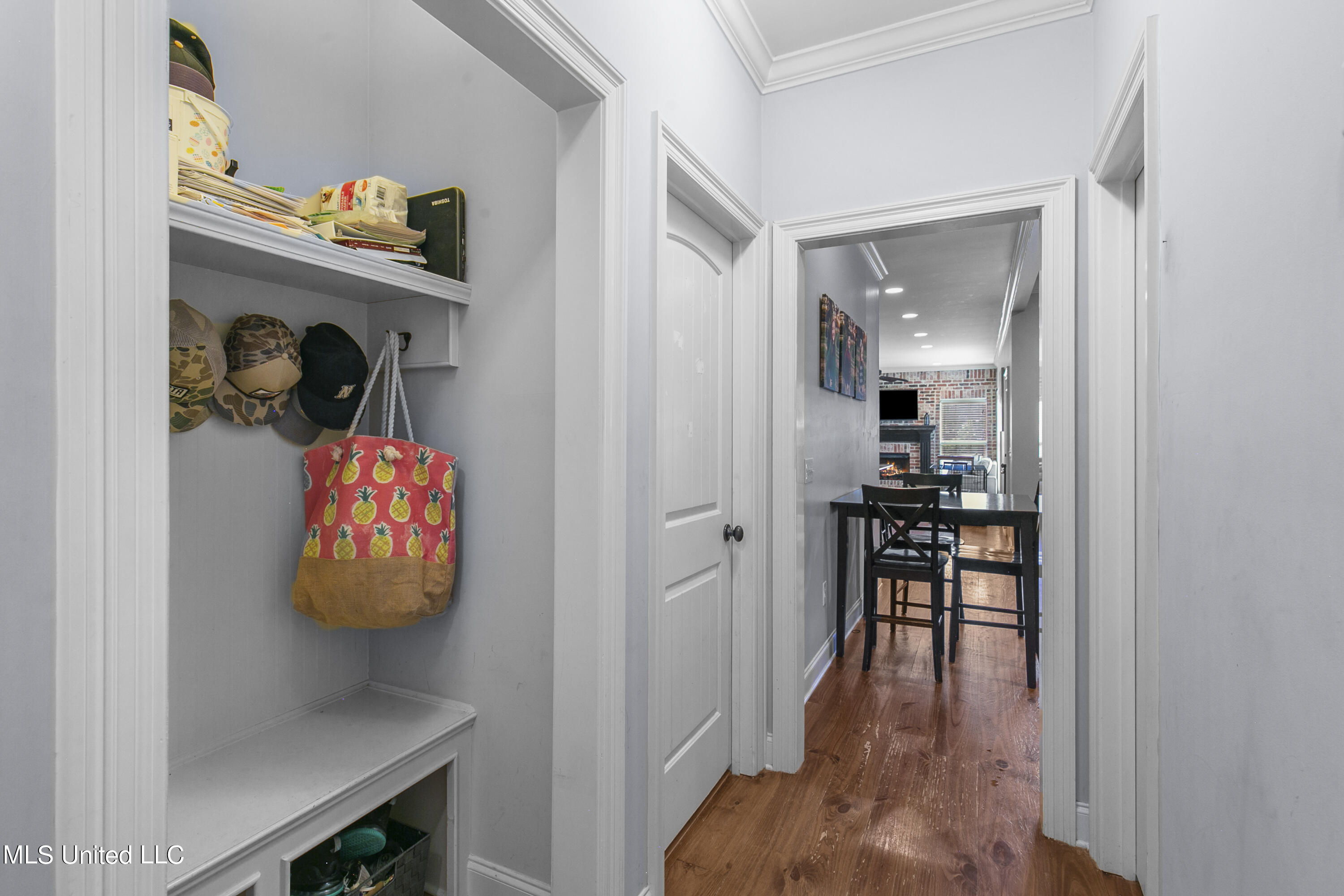 309 Gladeview Place
