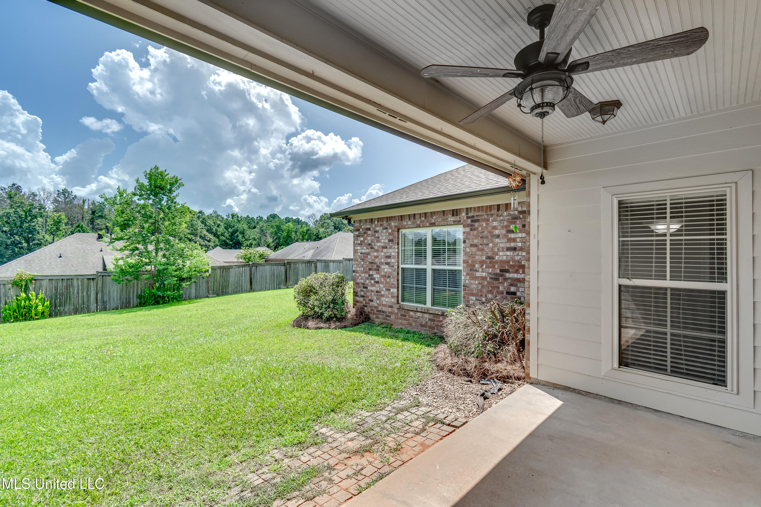 812 Willow Grande Circle