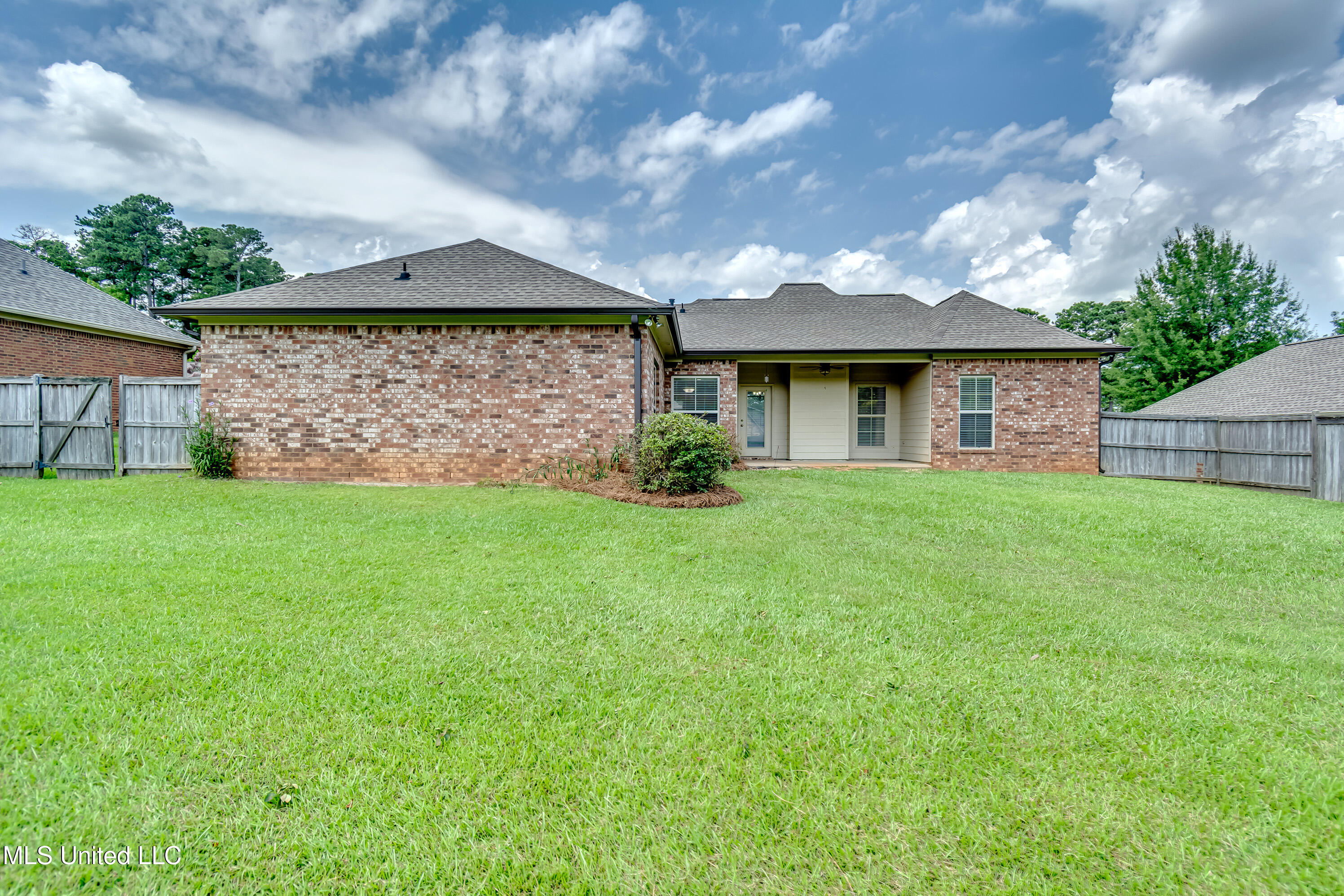 812 Willow Grande Circle