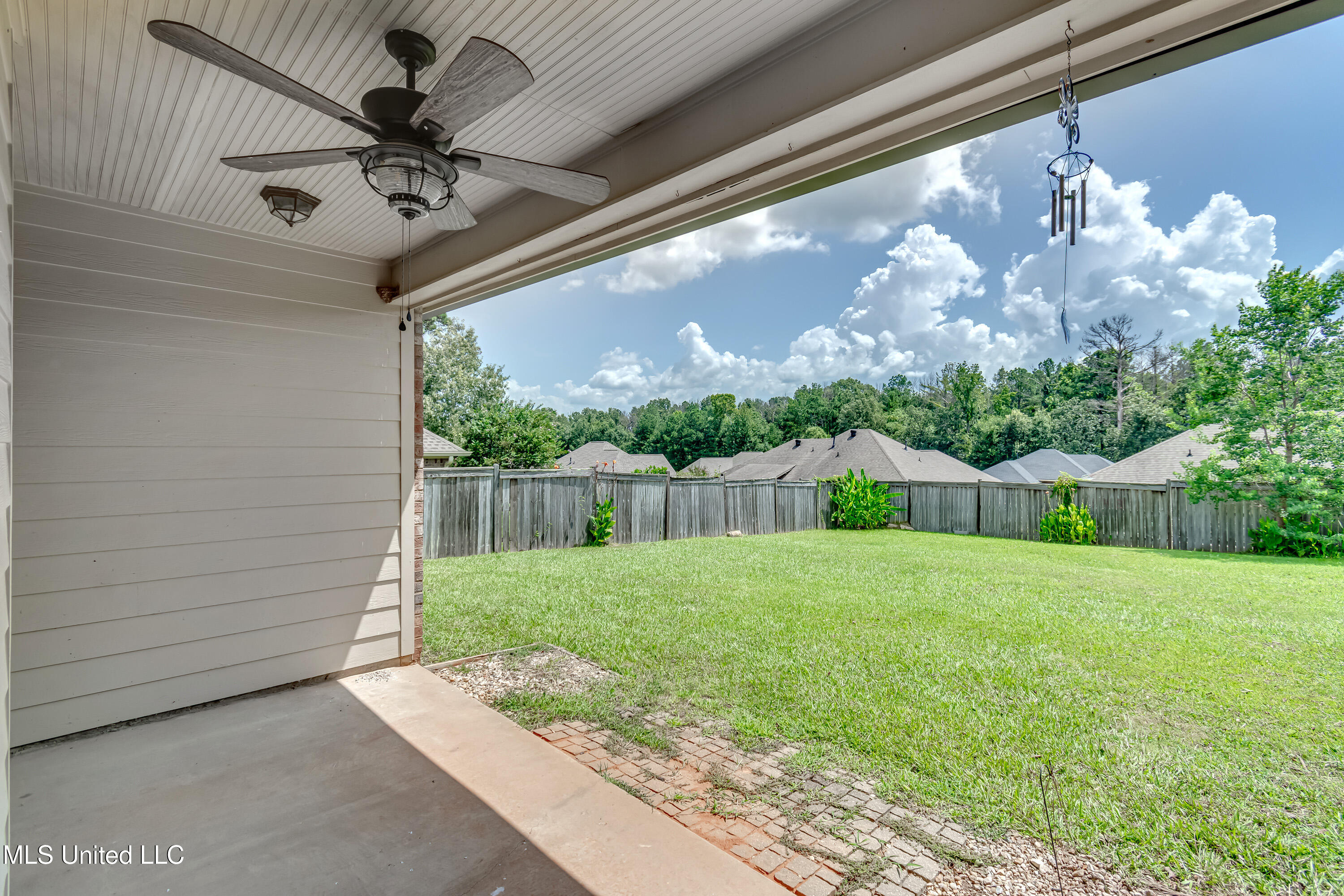 812 Willow Grande Circle