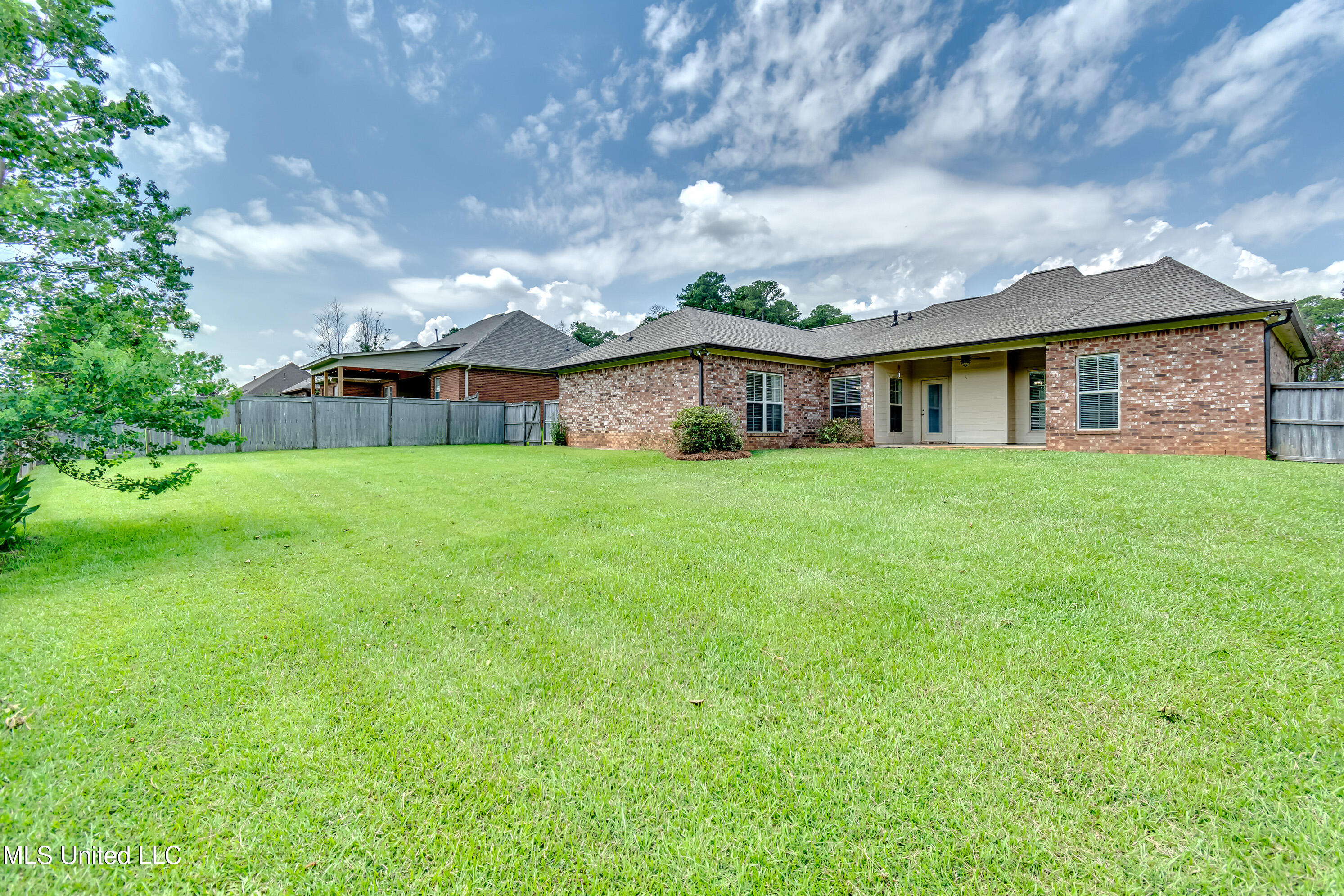 812 Willow Grande Circle