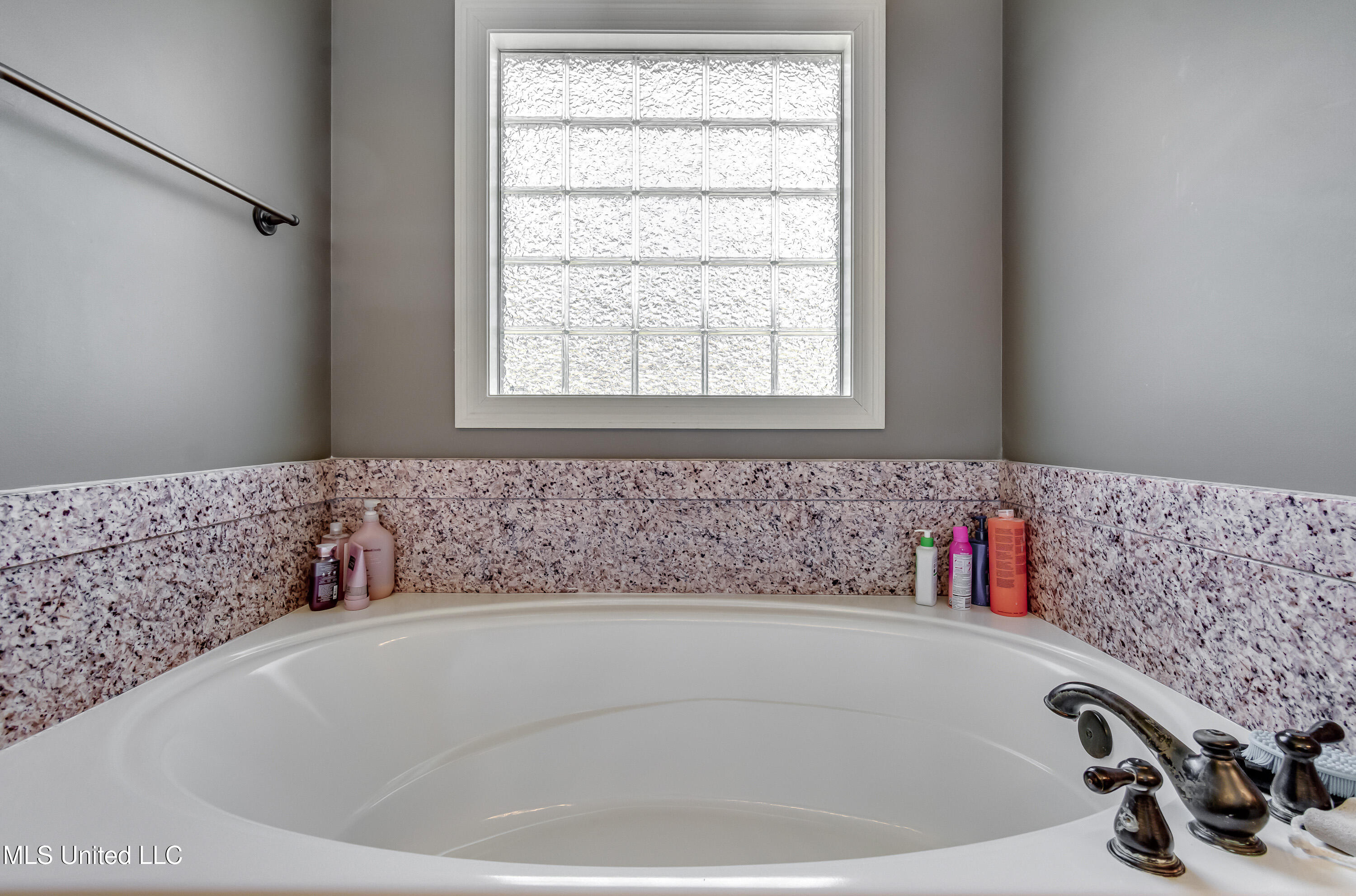 112 Meadow Pointe Cove