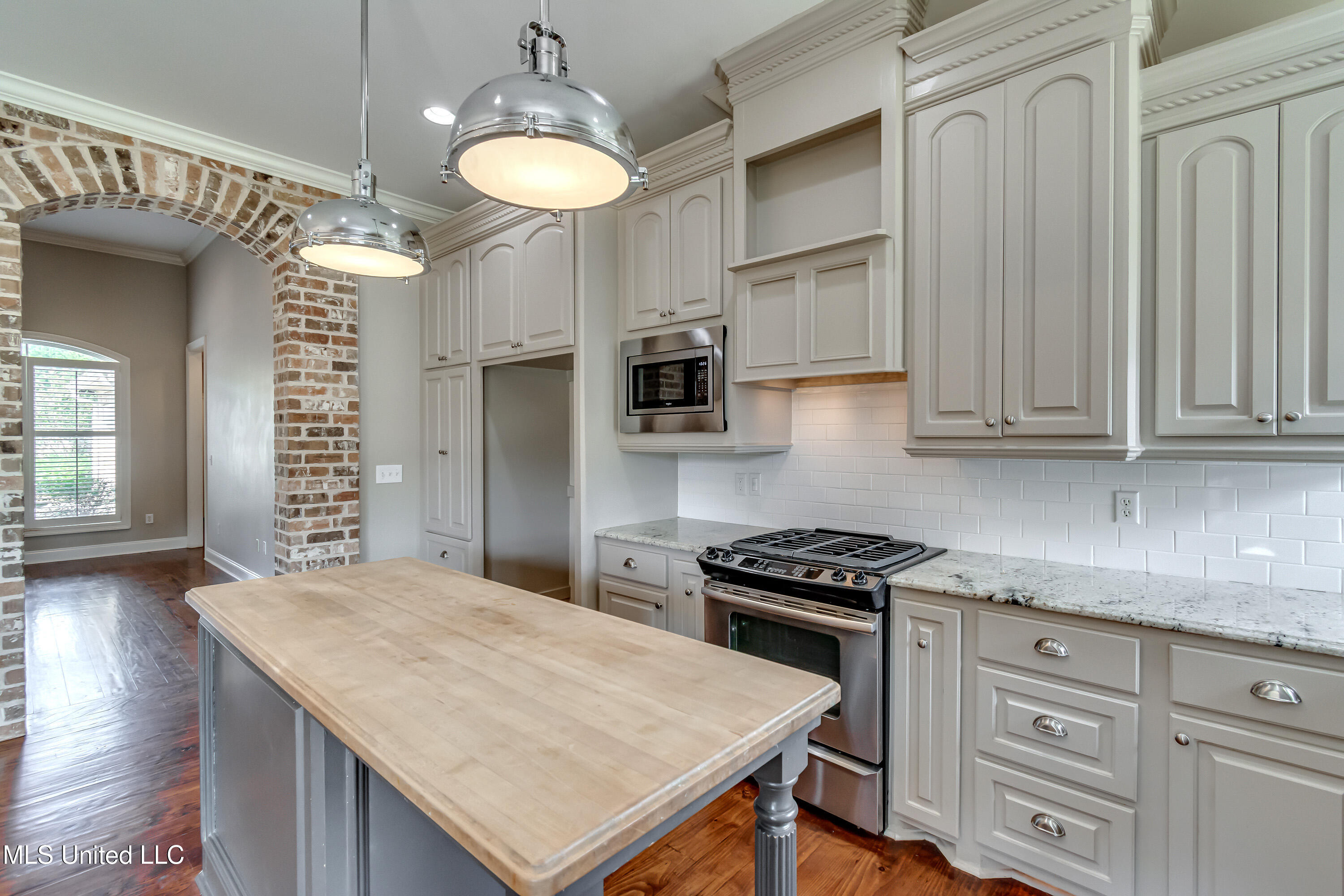 261 Bellamy Court
