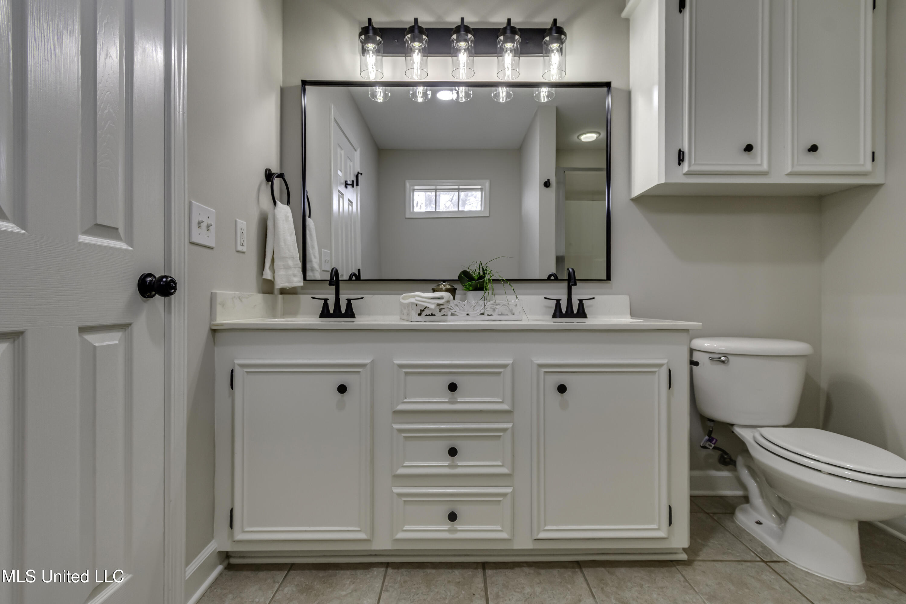 404 White Oak Cove