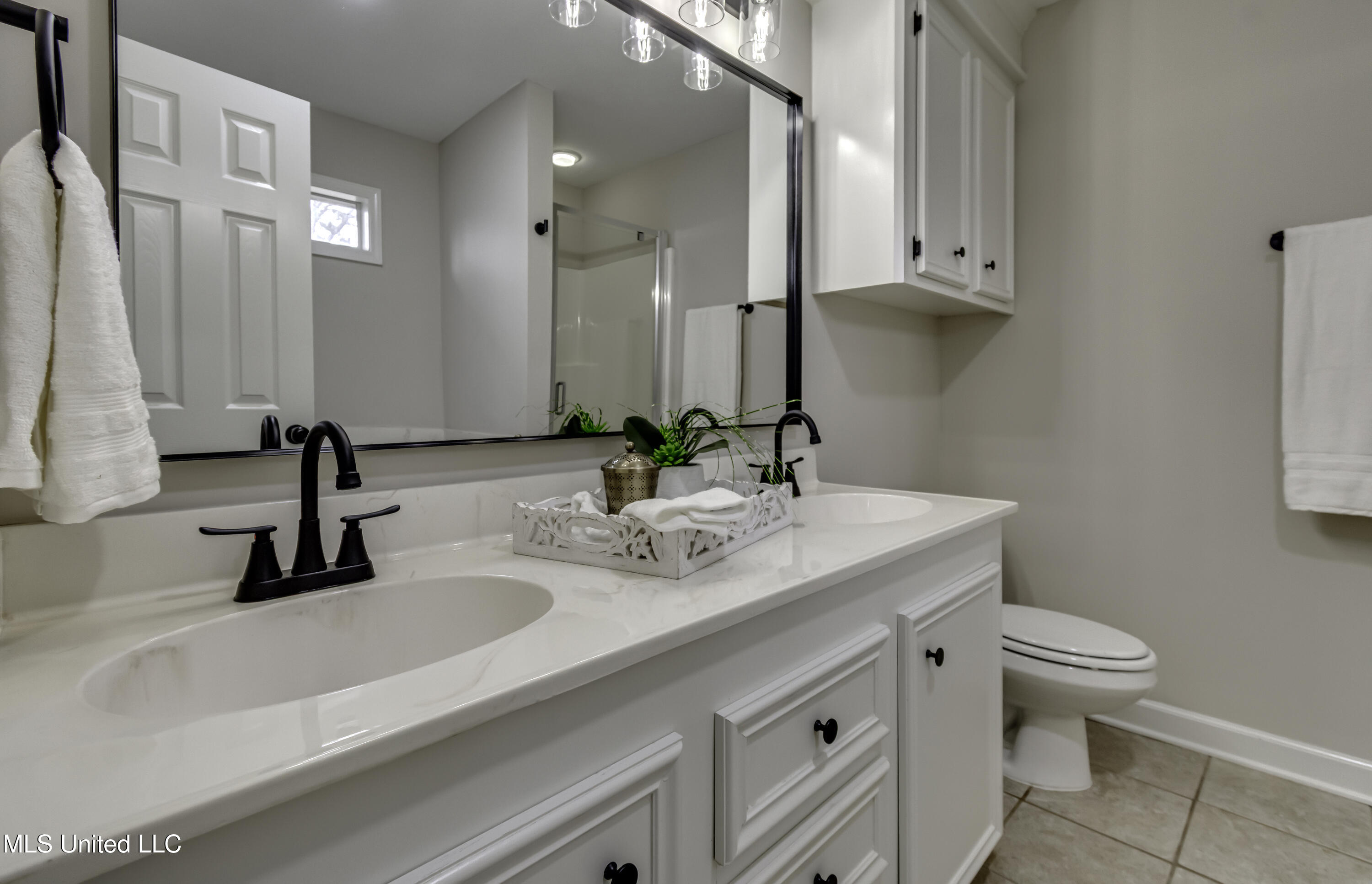 404 White Oak Cove