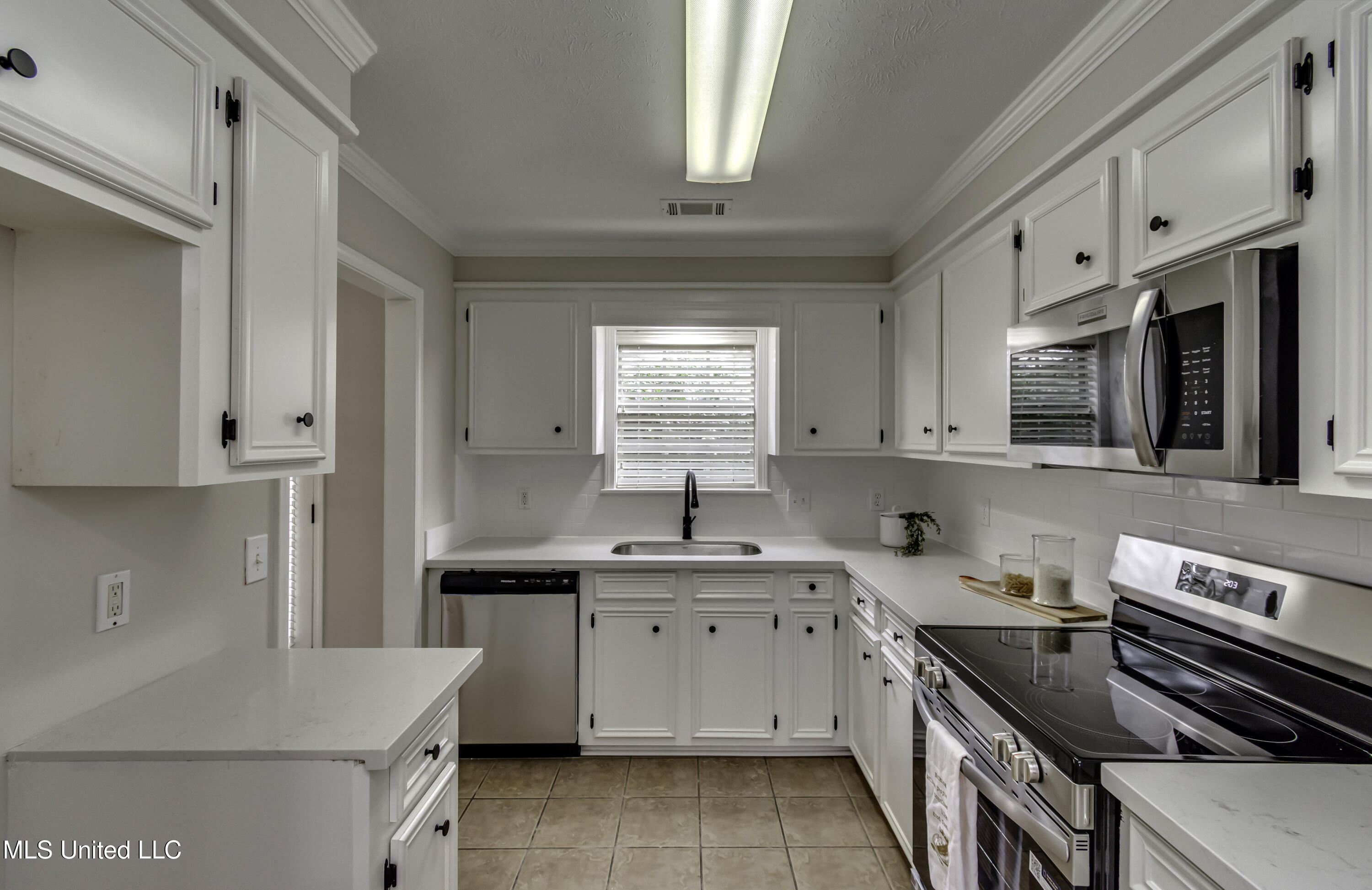 404 White Oak Cove