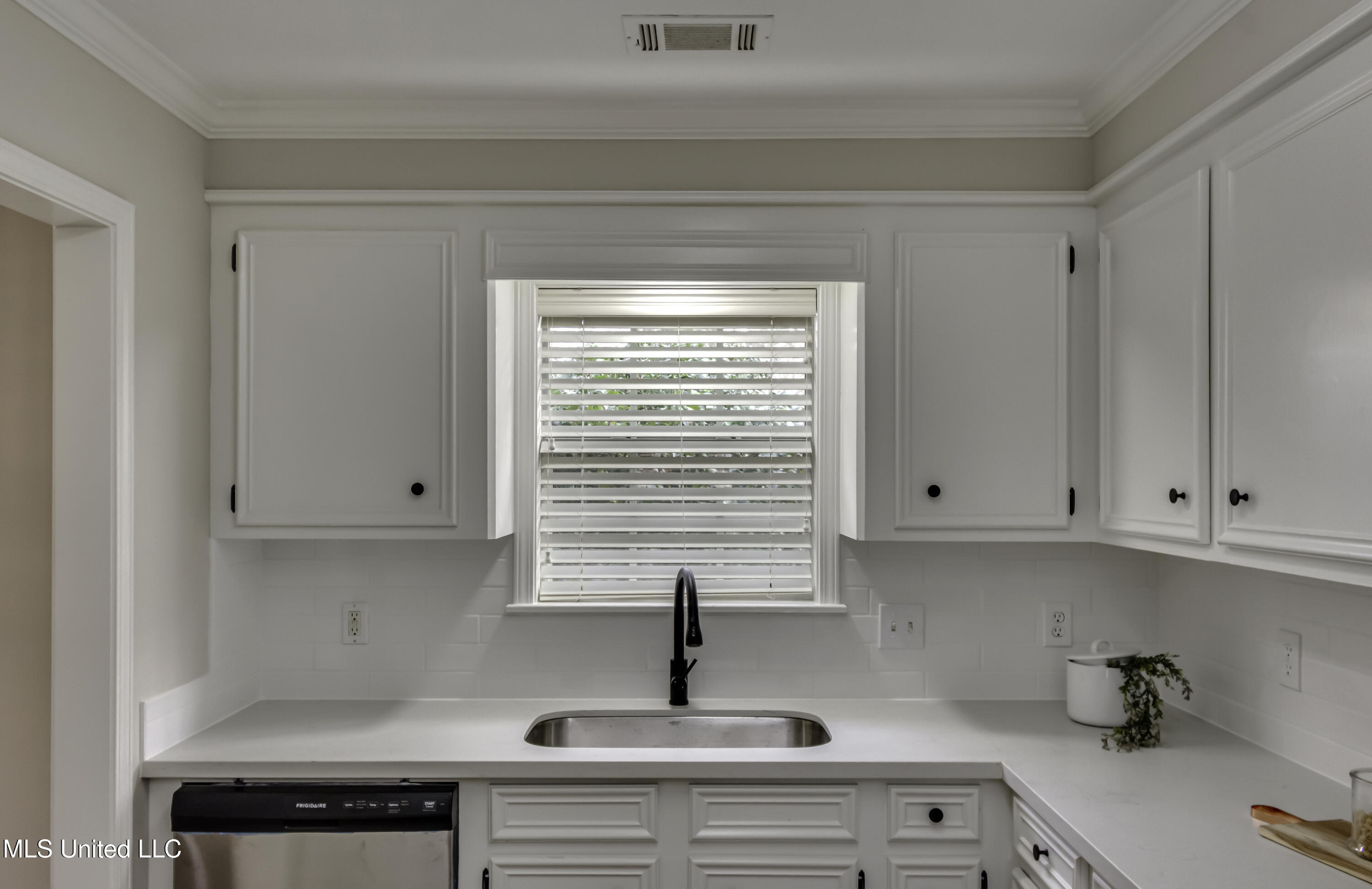 404 White Oak Cove