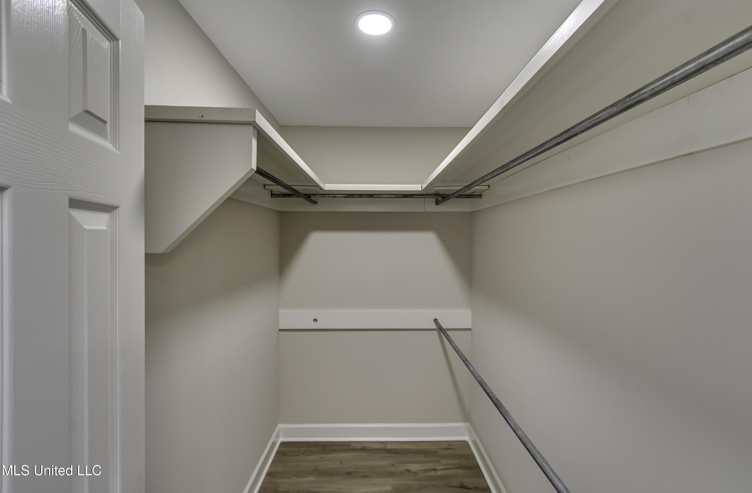 404 White Oak Cove
