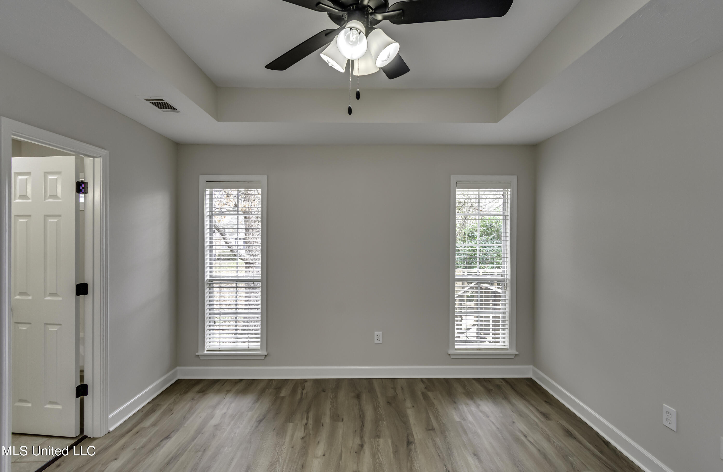 404 White Oak Cove