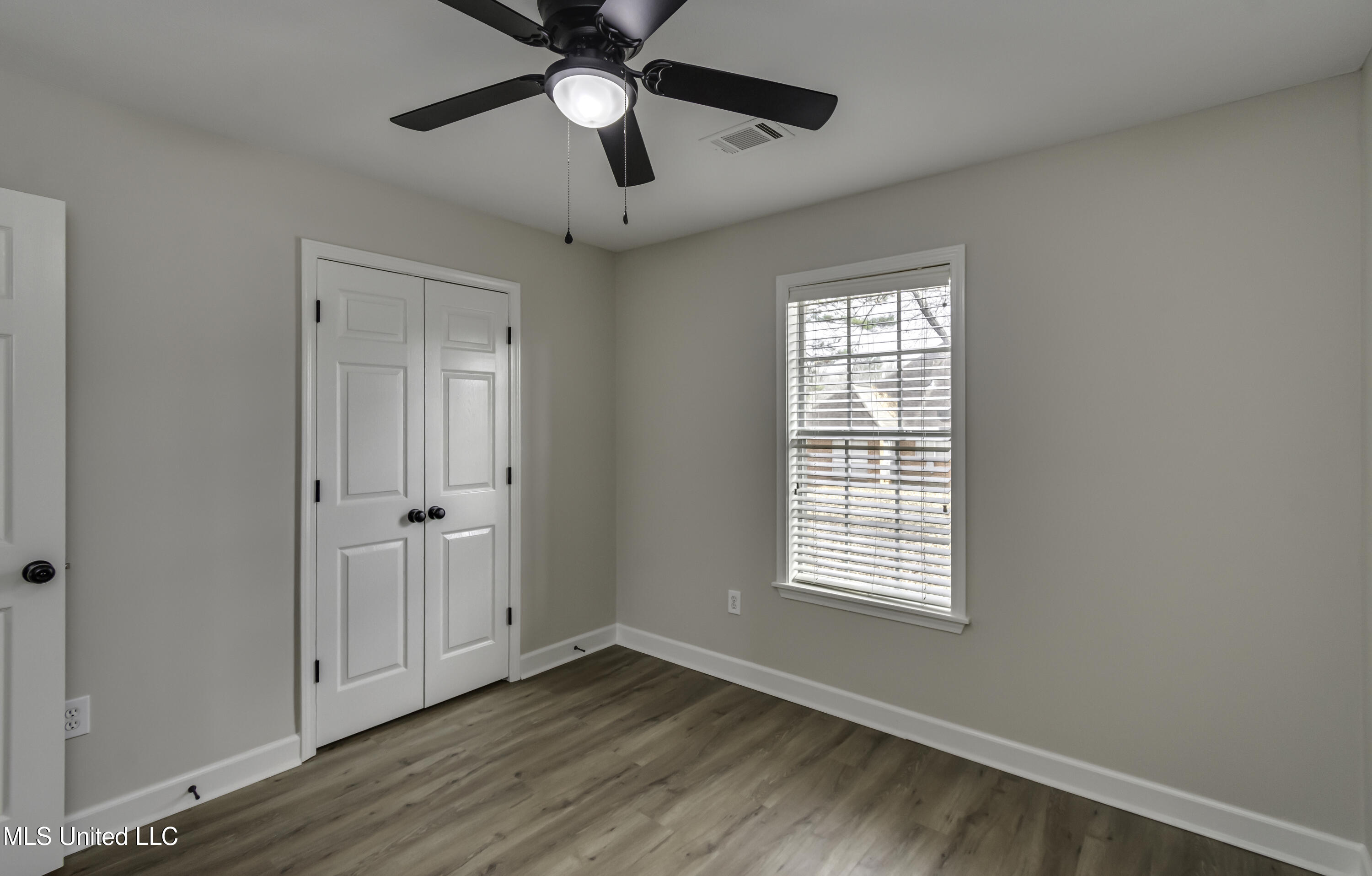 404 White Oak Cove