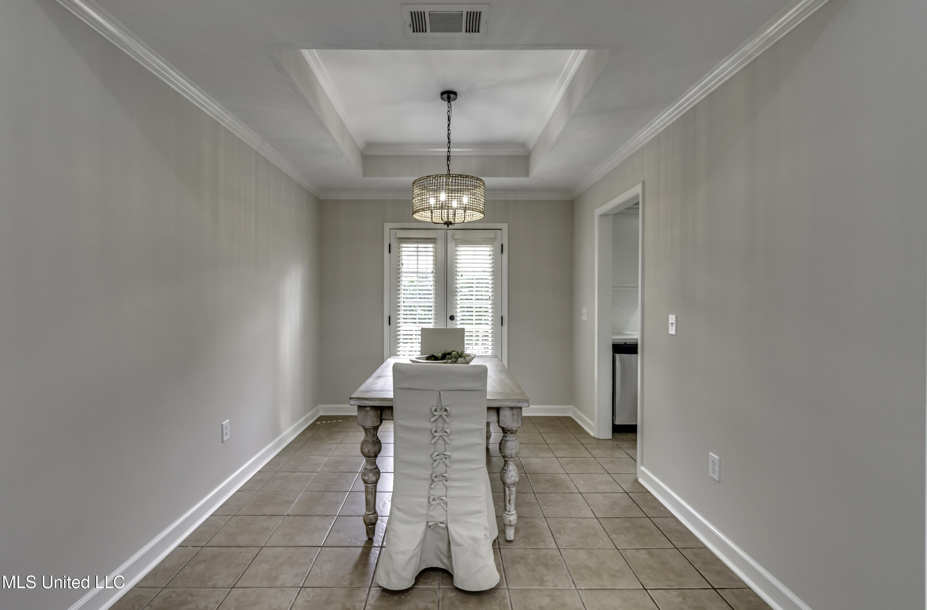 404 White Oak Cove