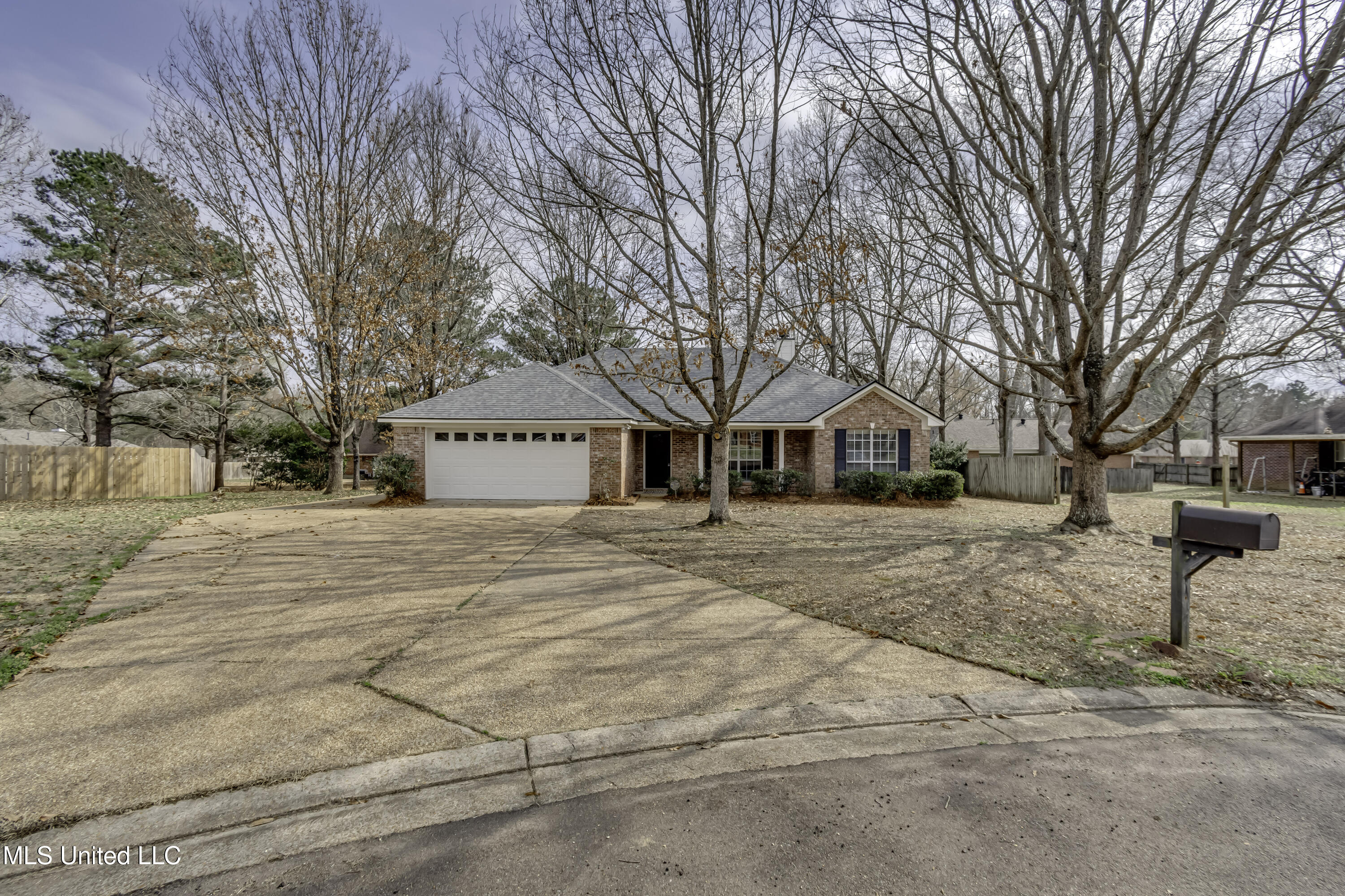 404 White Oak Cove