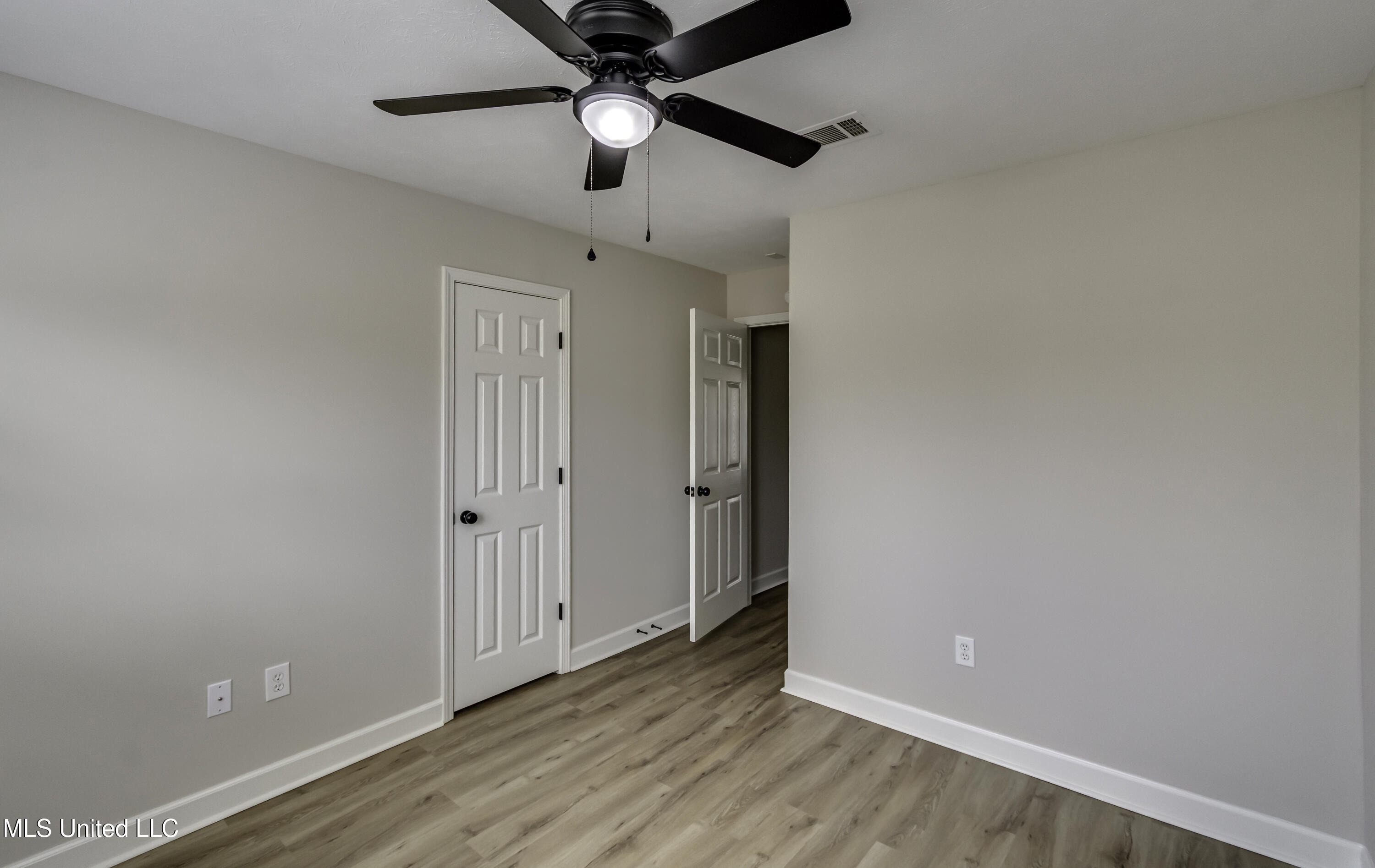 404 White Oak Cove