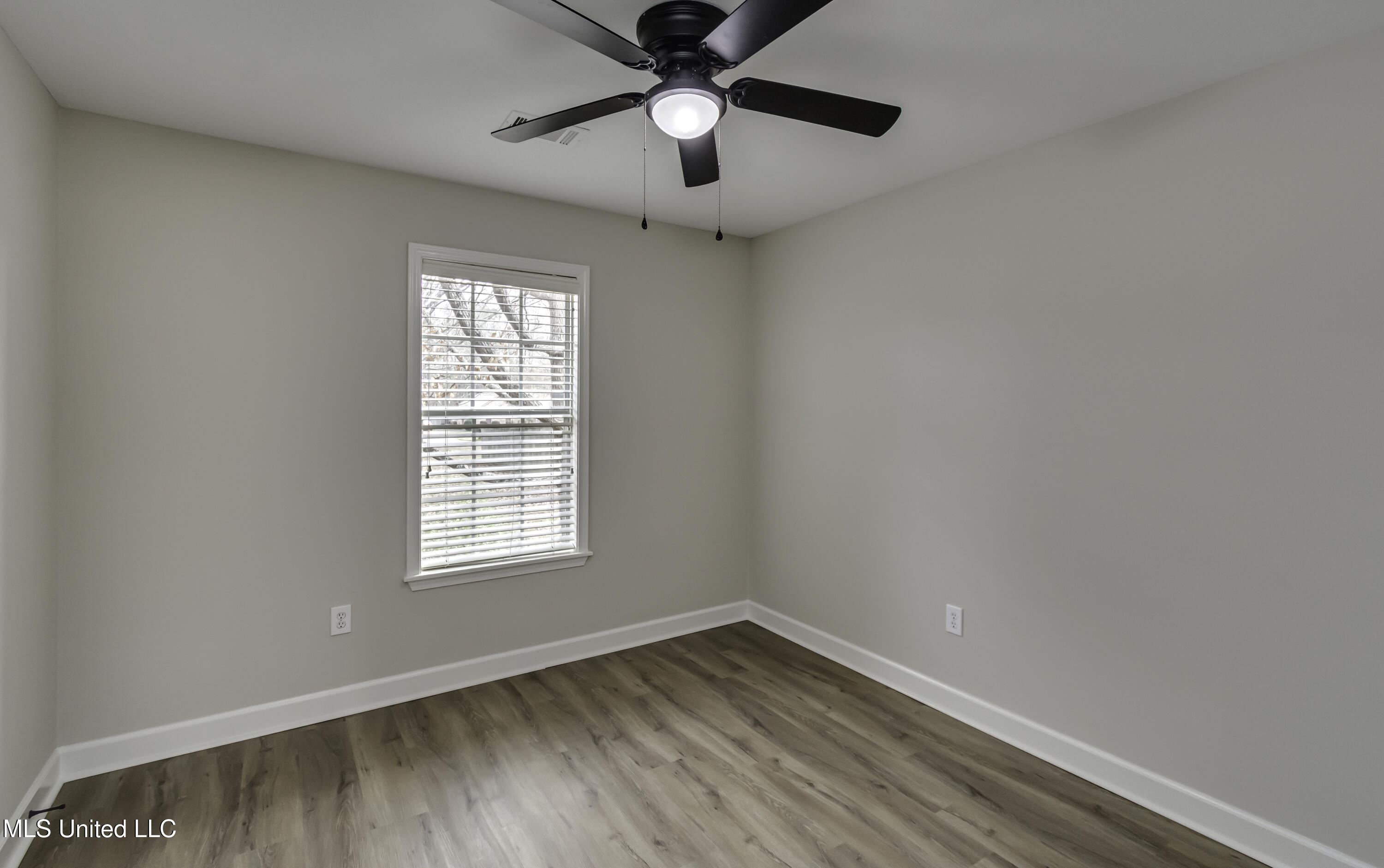 404 White Oak Cove