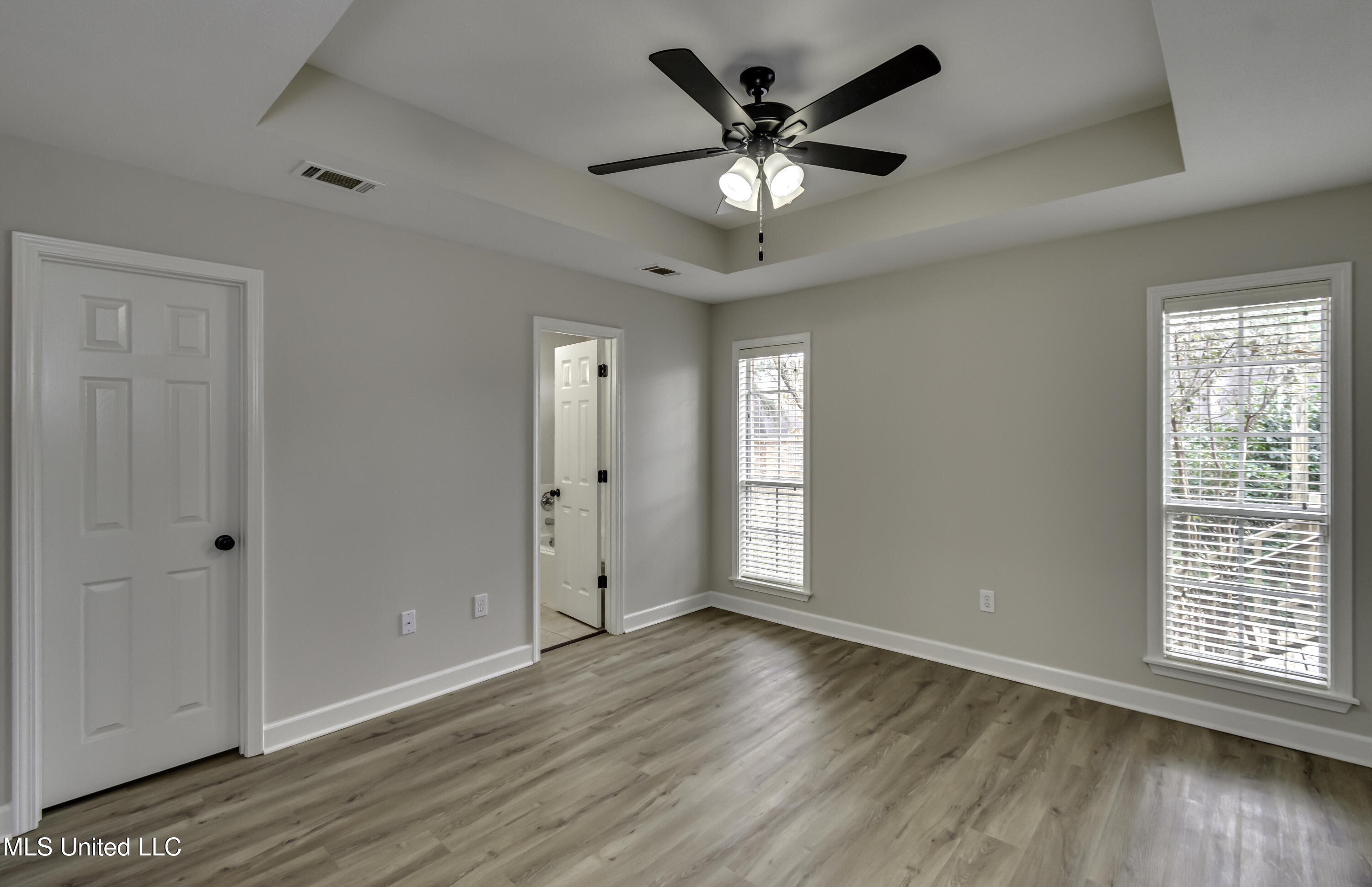 404 White Oak Cove