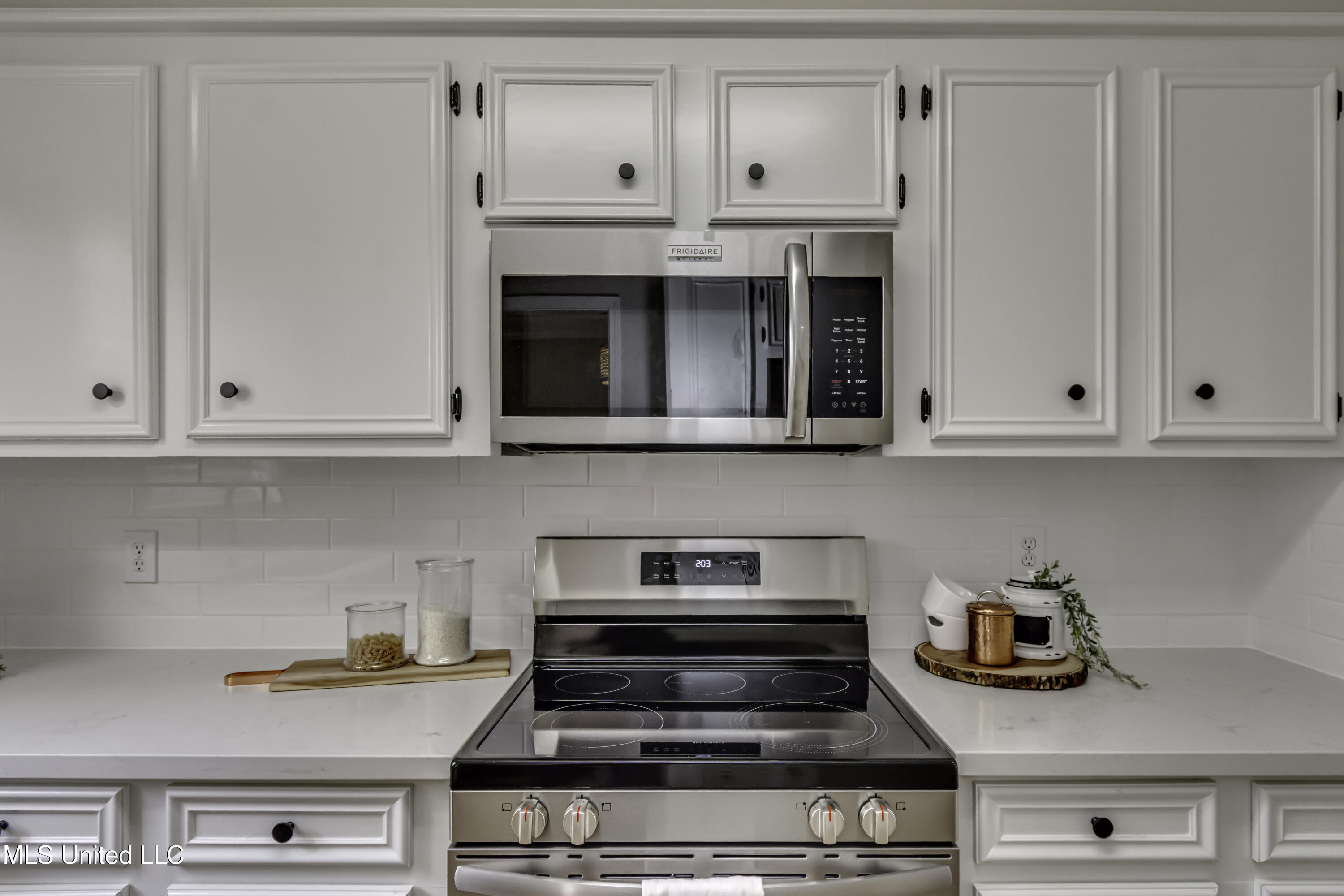 404 White Oak Cove