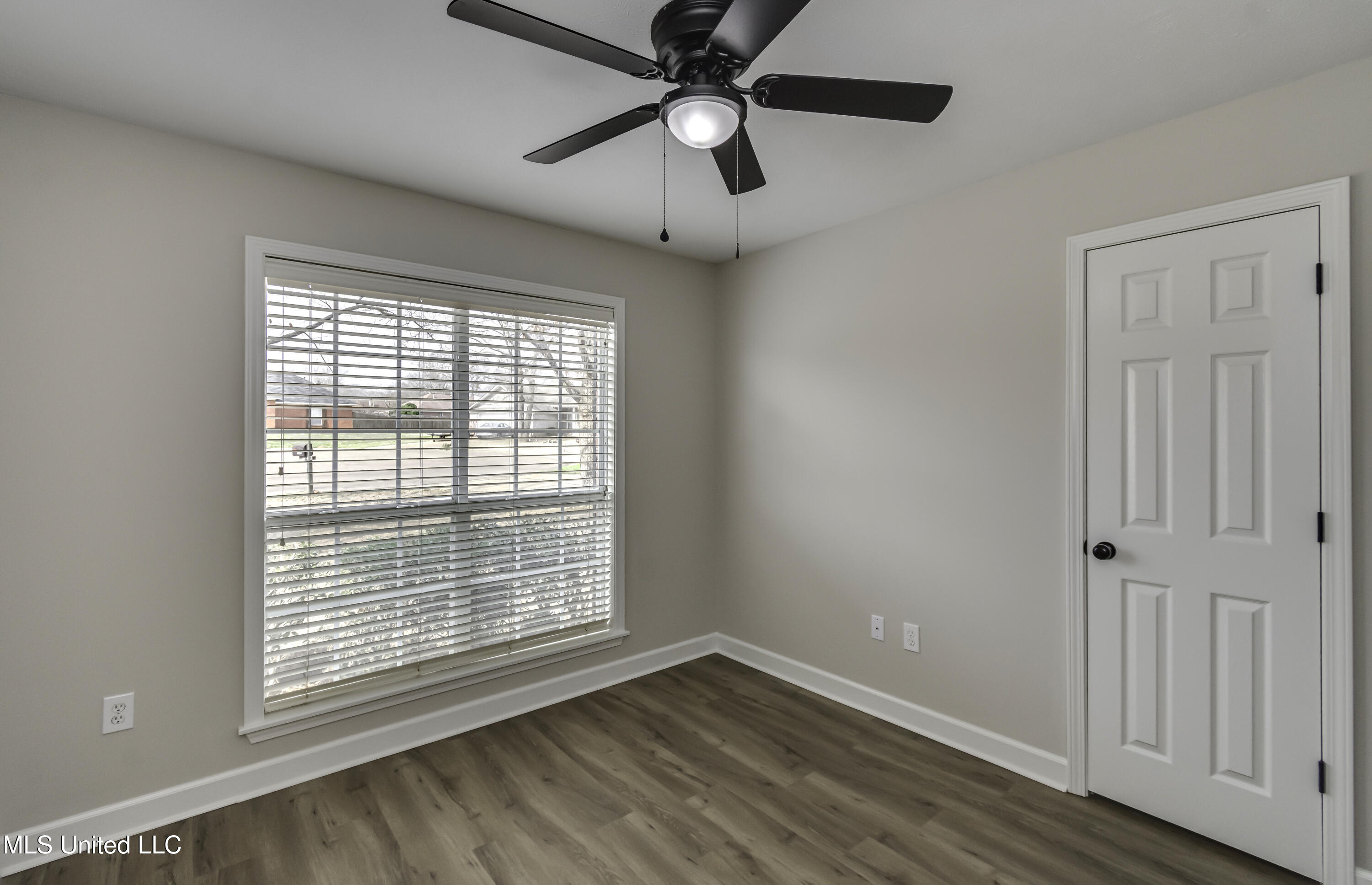 404 White Oak Cove