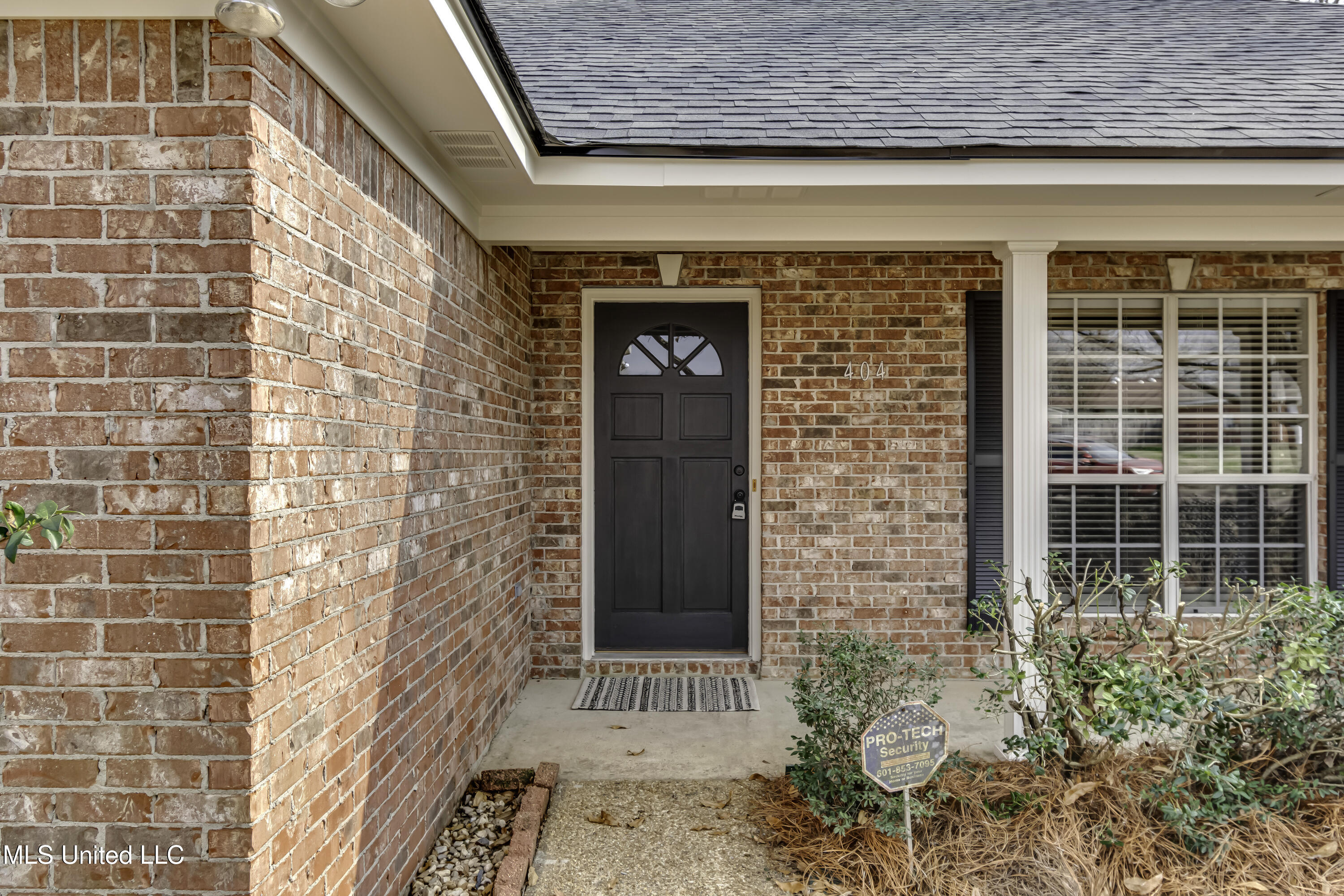404 White Oak Cove