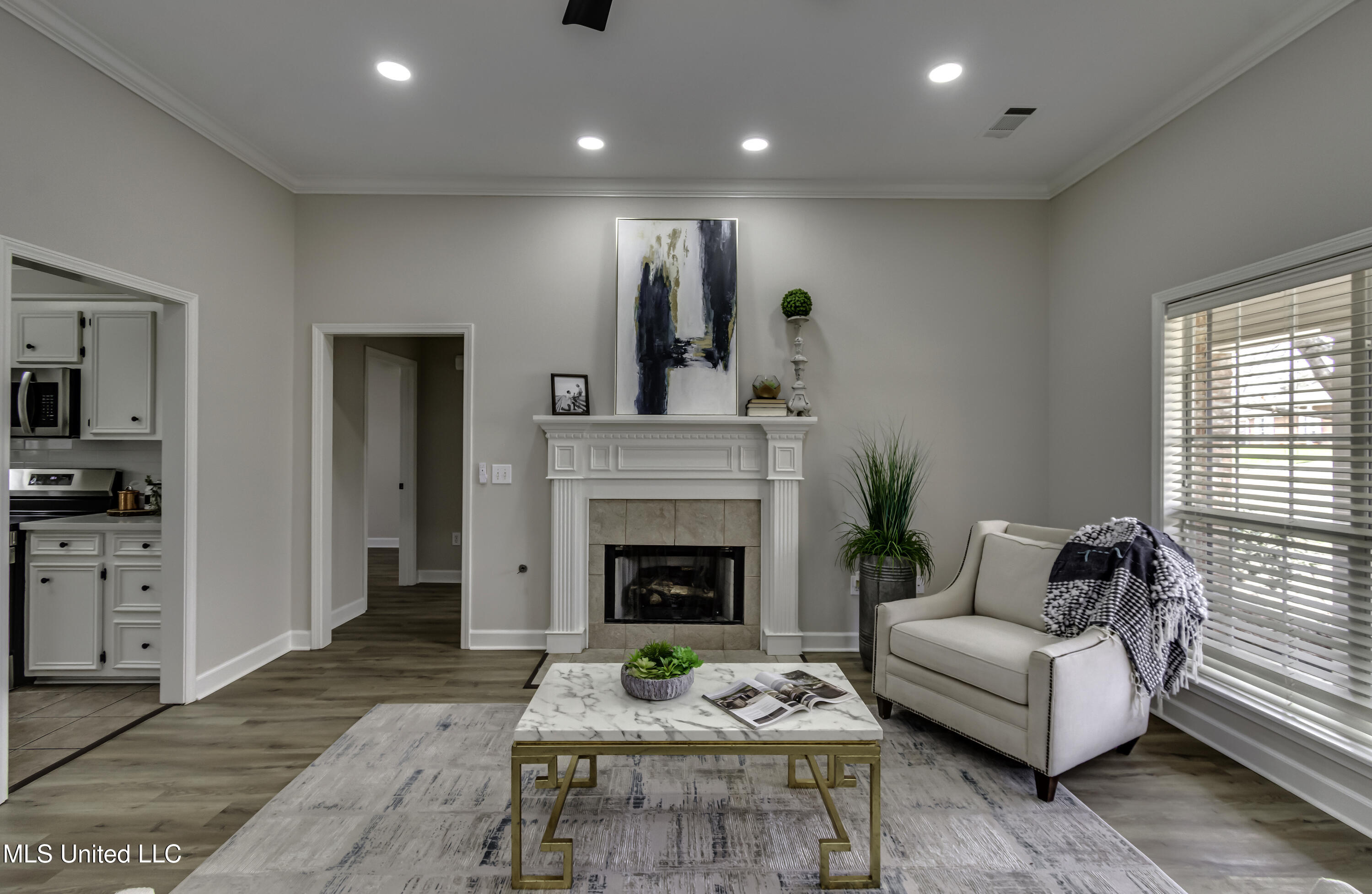 404 White Oak Cove