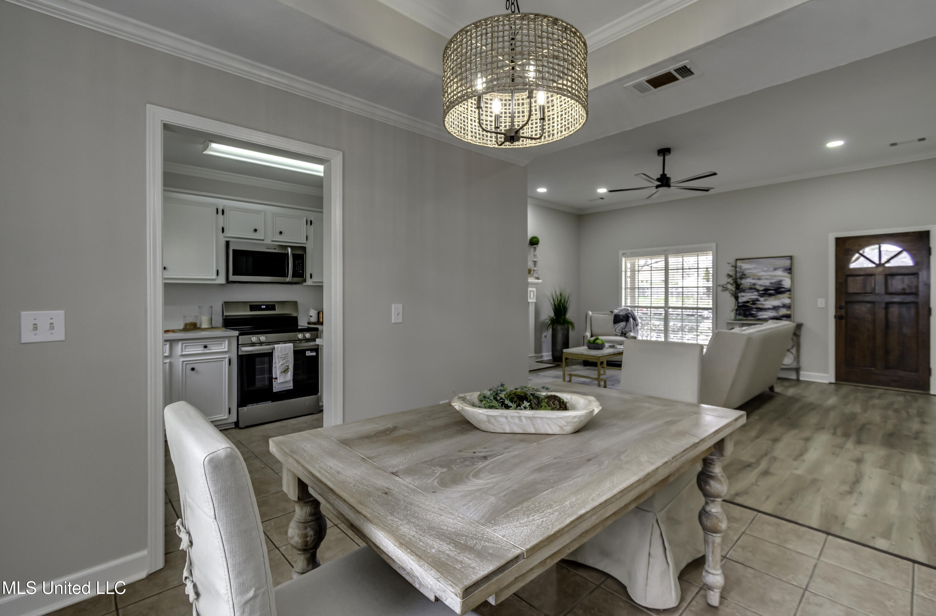404 White Oak Cove