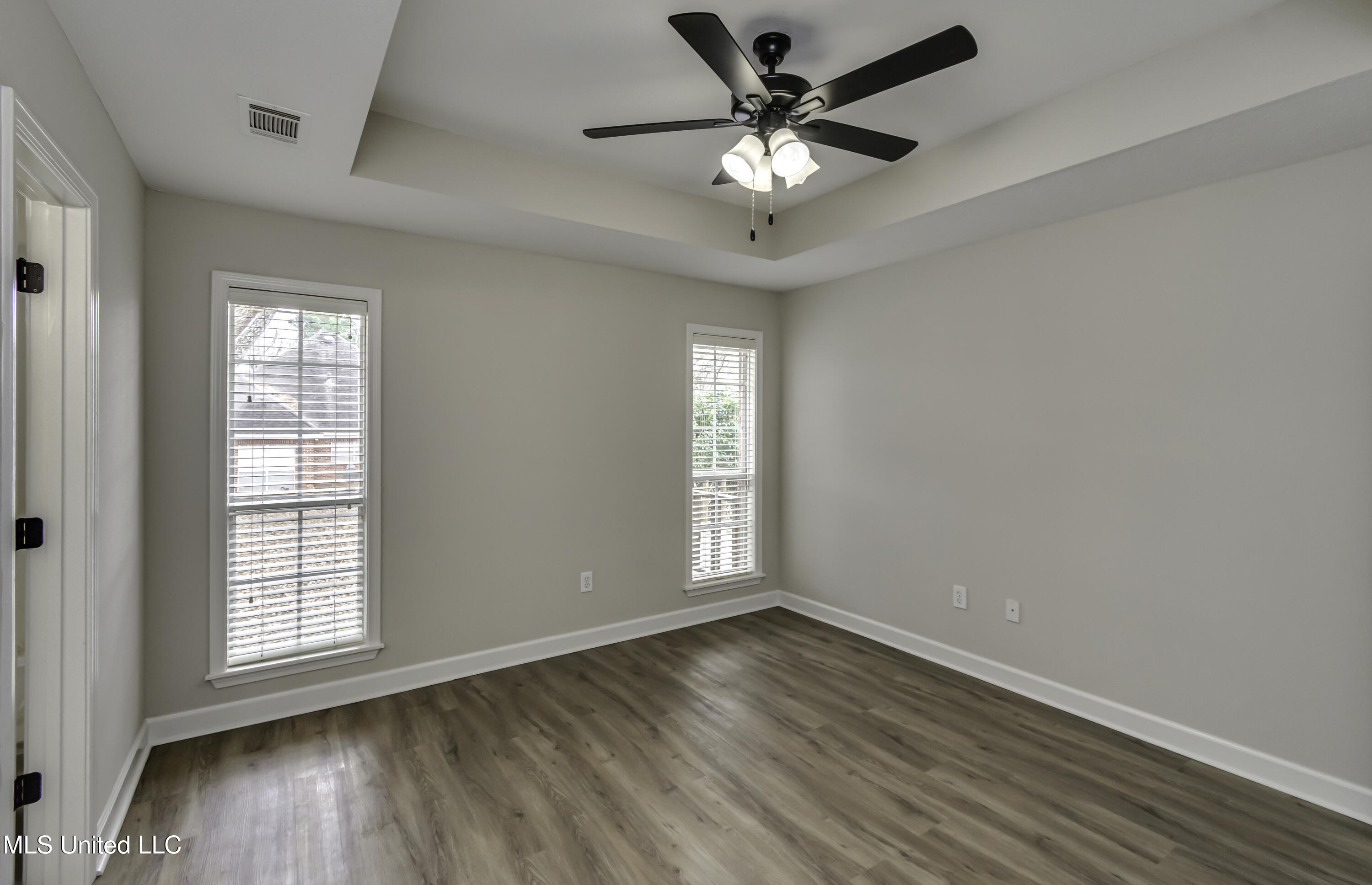 404 White Oak Cove