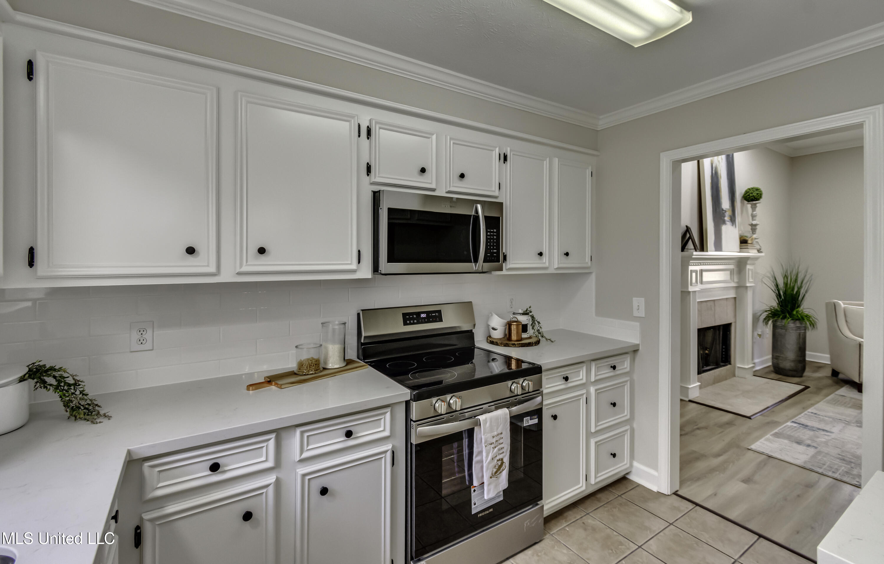 404 White Oak Cove