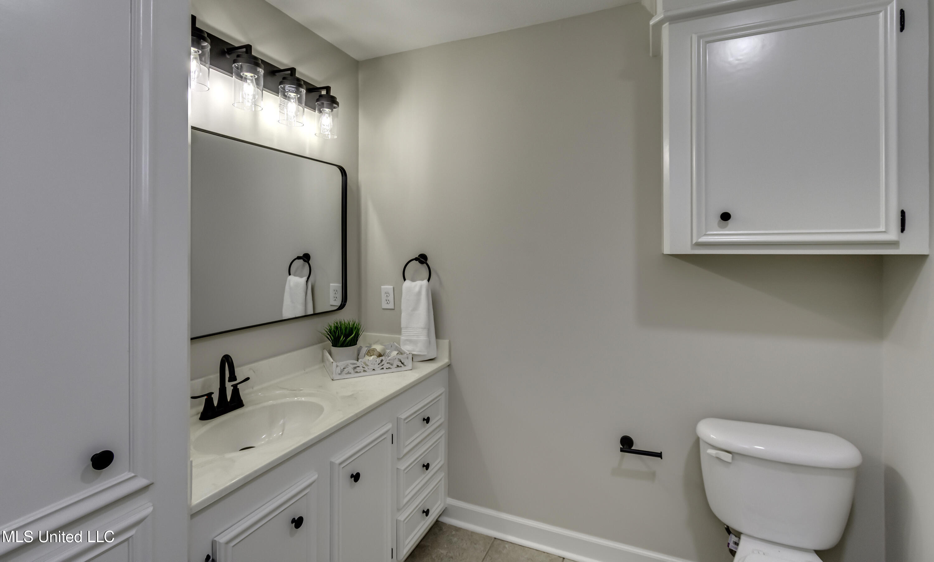 404 White Oak Cove