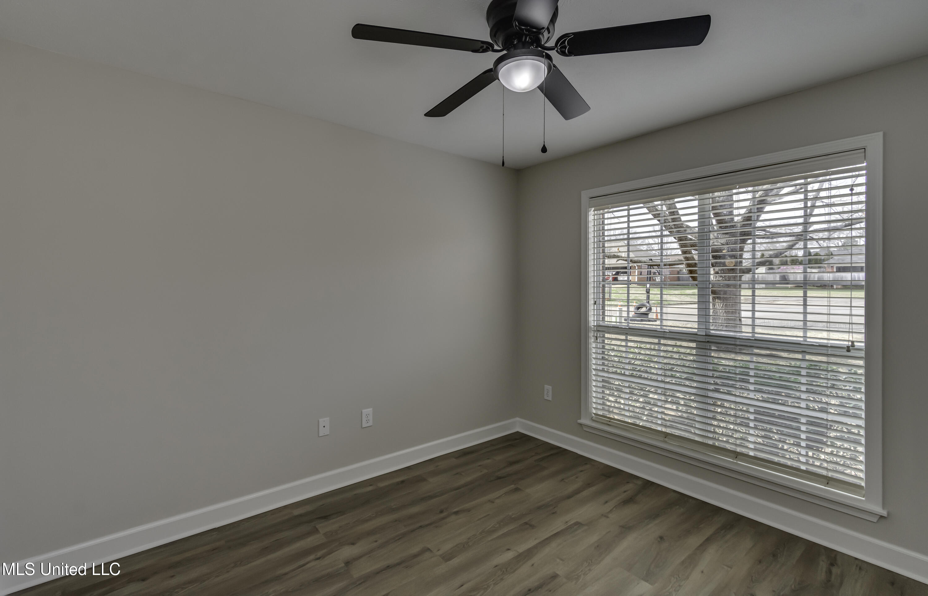 404 White Oak Cove