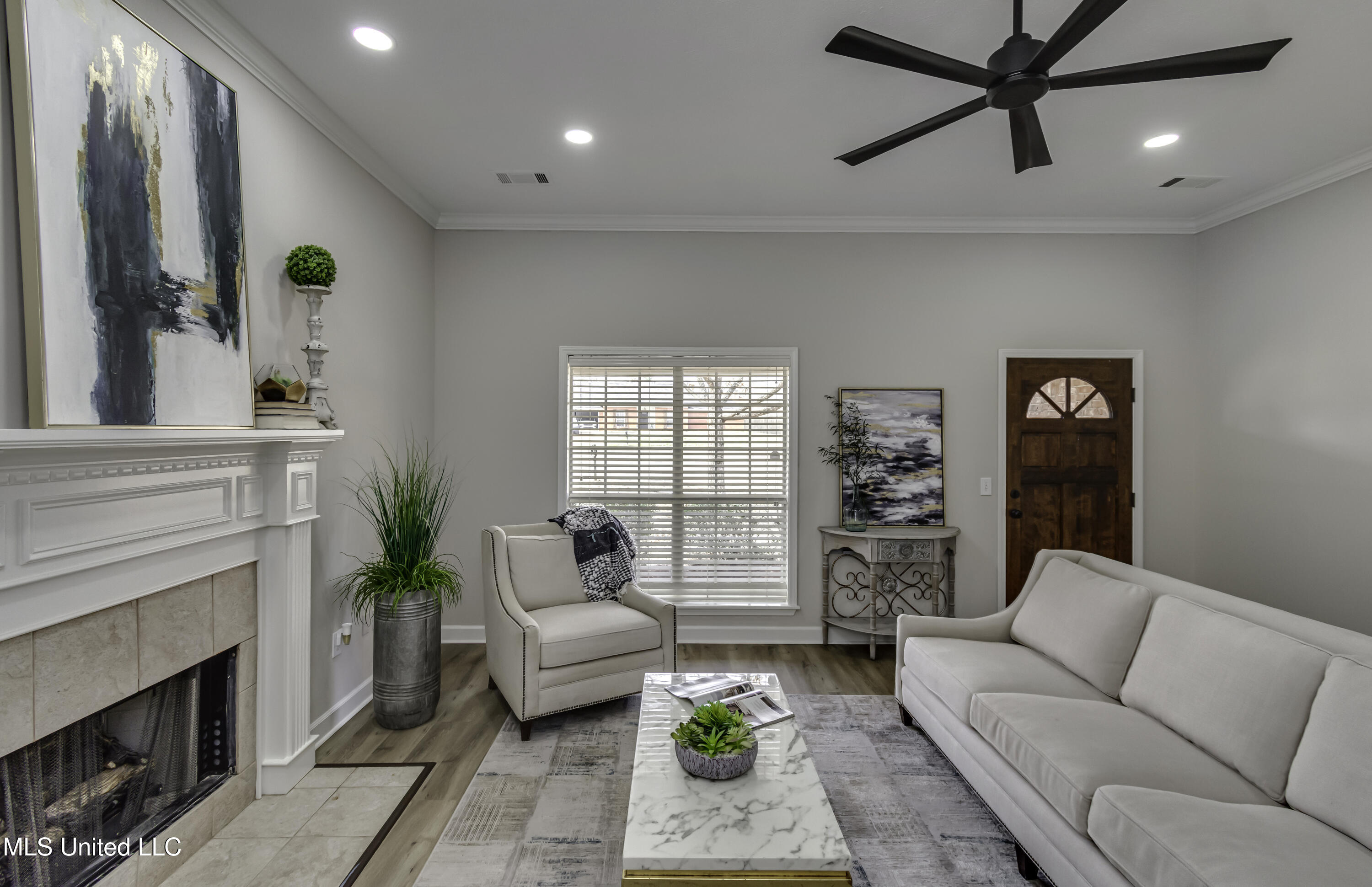 404 White Oak Cove