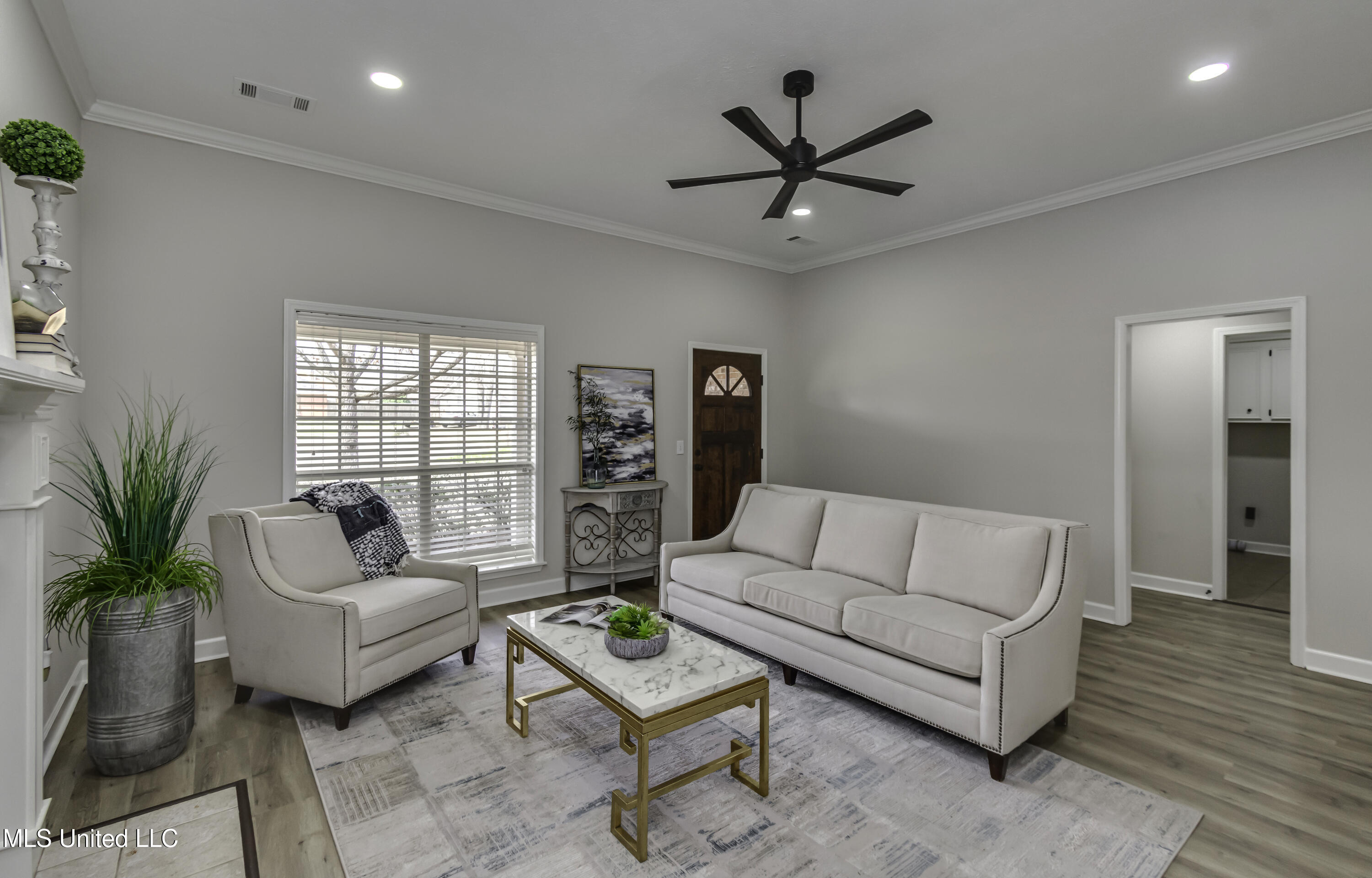 404 White Oak Cove