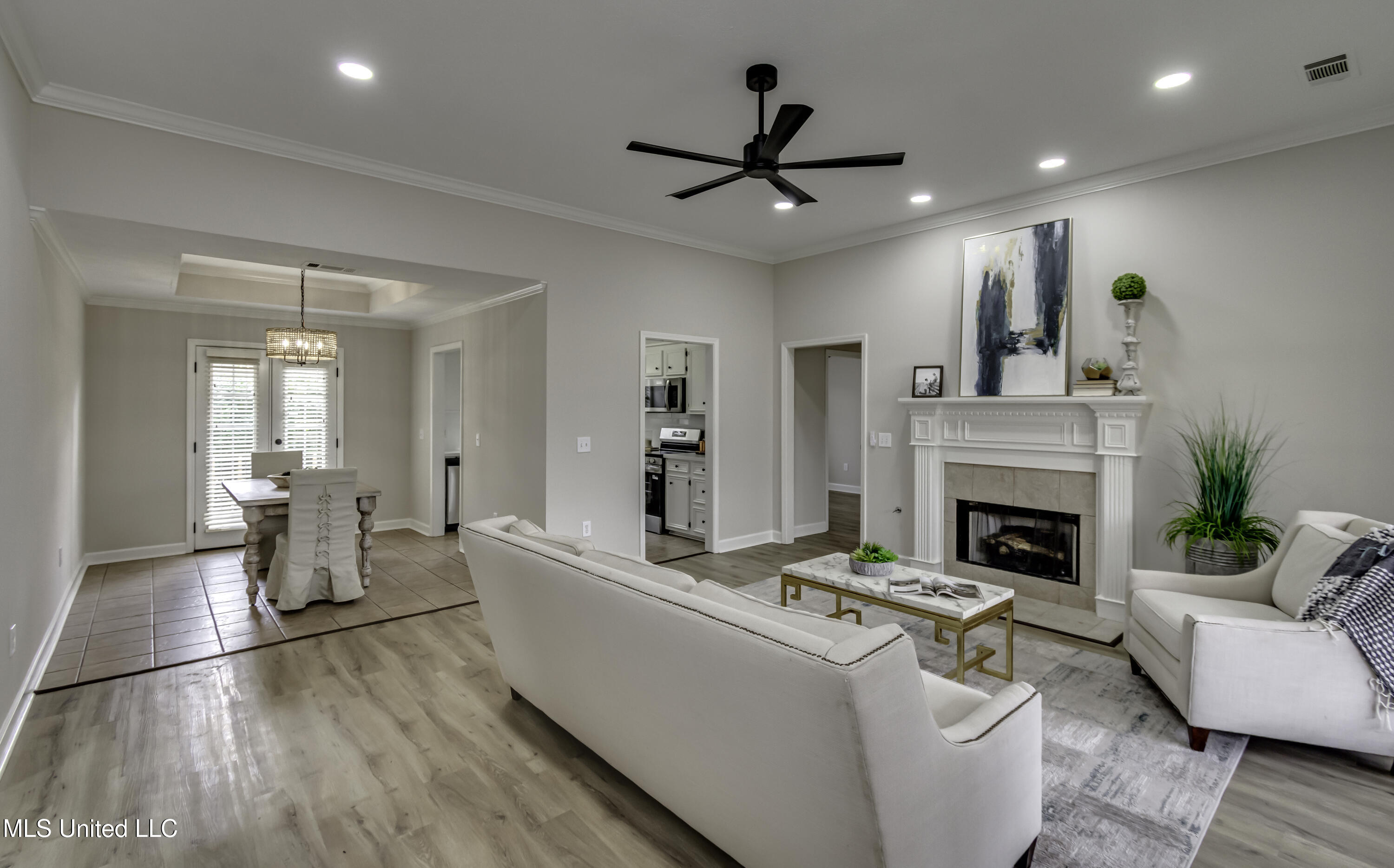 404 White Oak Cove