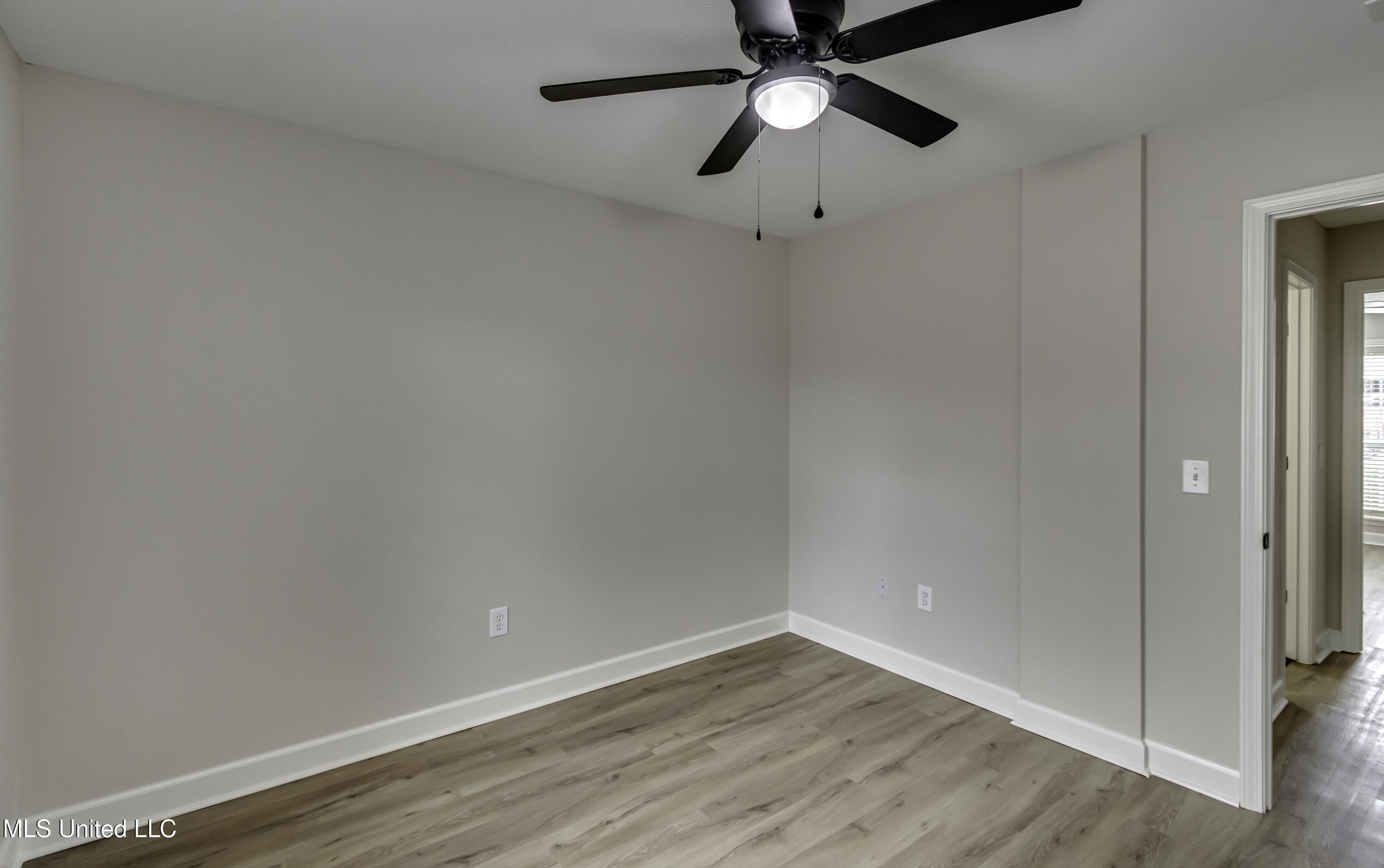 404 White Oak Cove