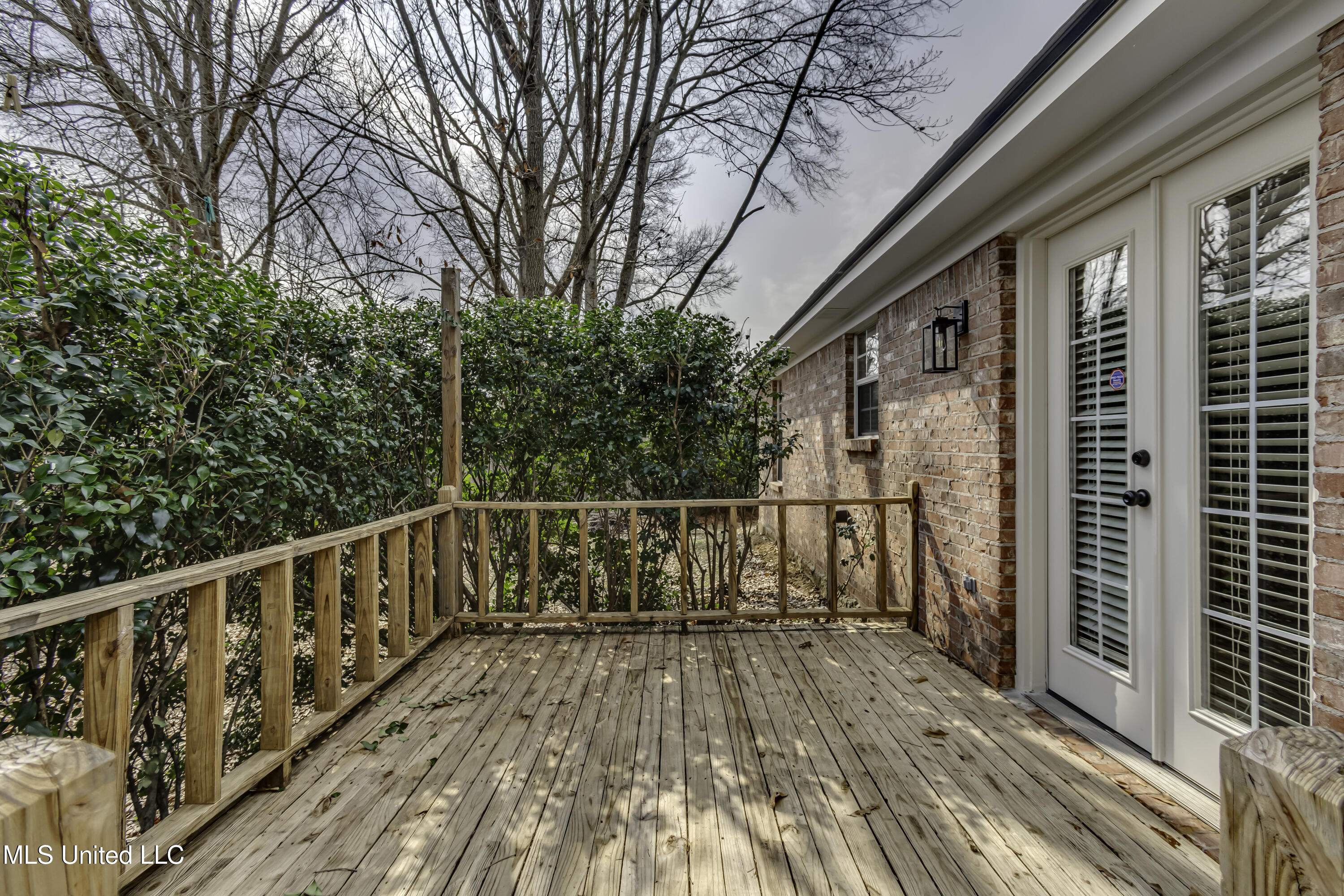 404 White Oak Cove